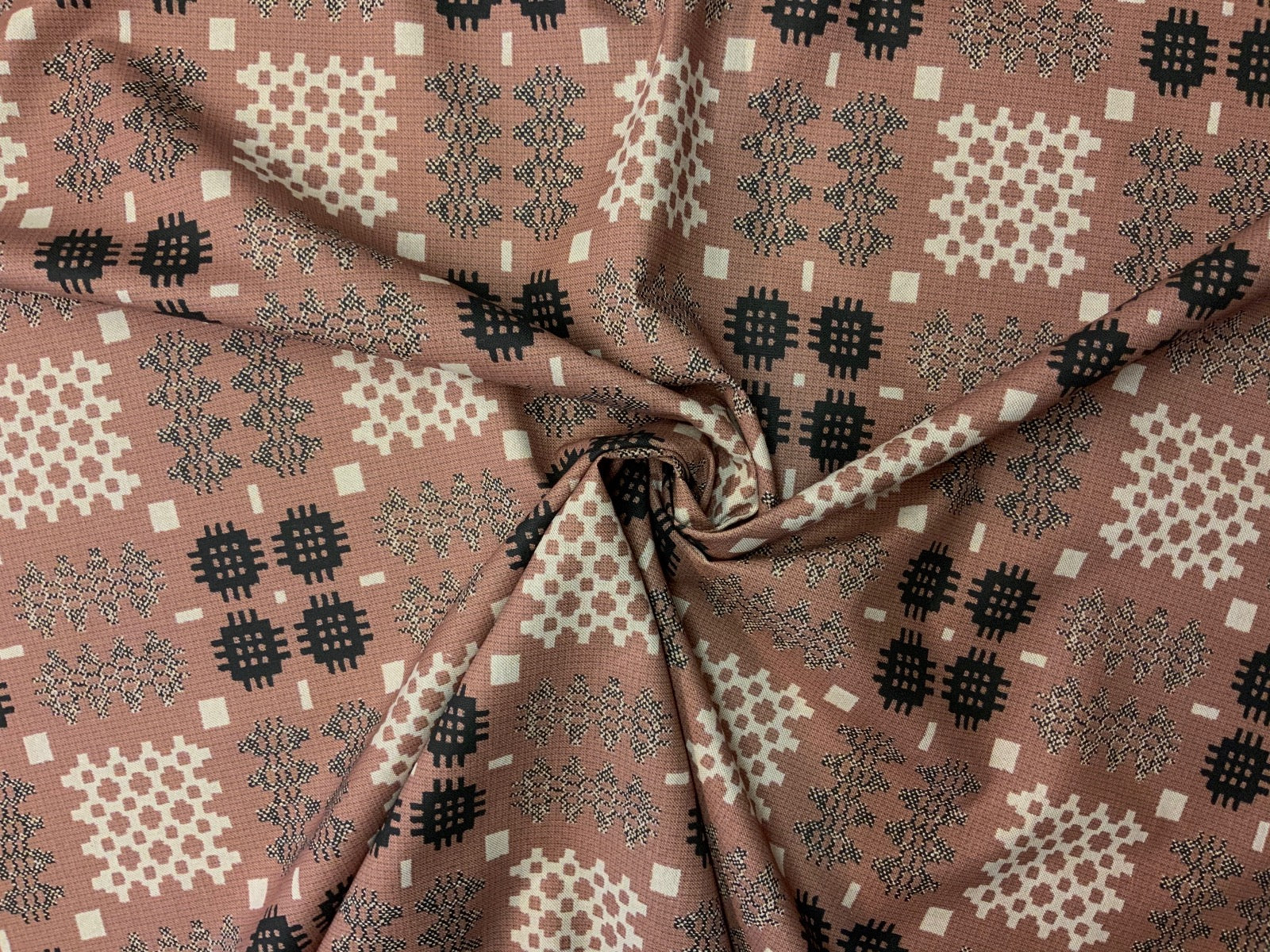 S91 Rose Pink Linen Look Welsh Blanket Print