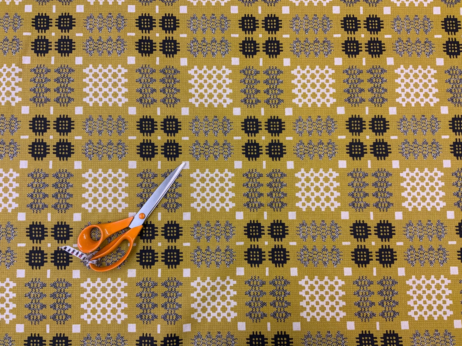 S64 Gold Linen Look Welsh Blanket Print