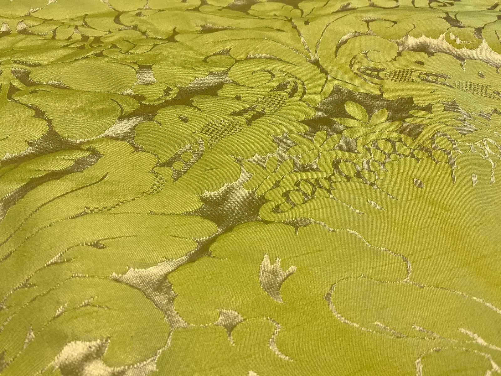 Dutch Damask Lime Silver T451