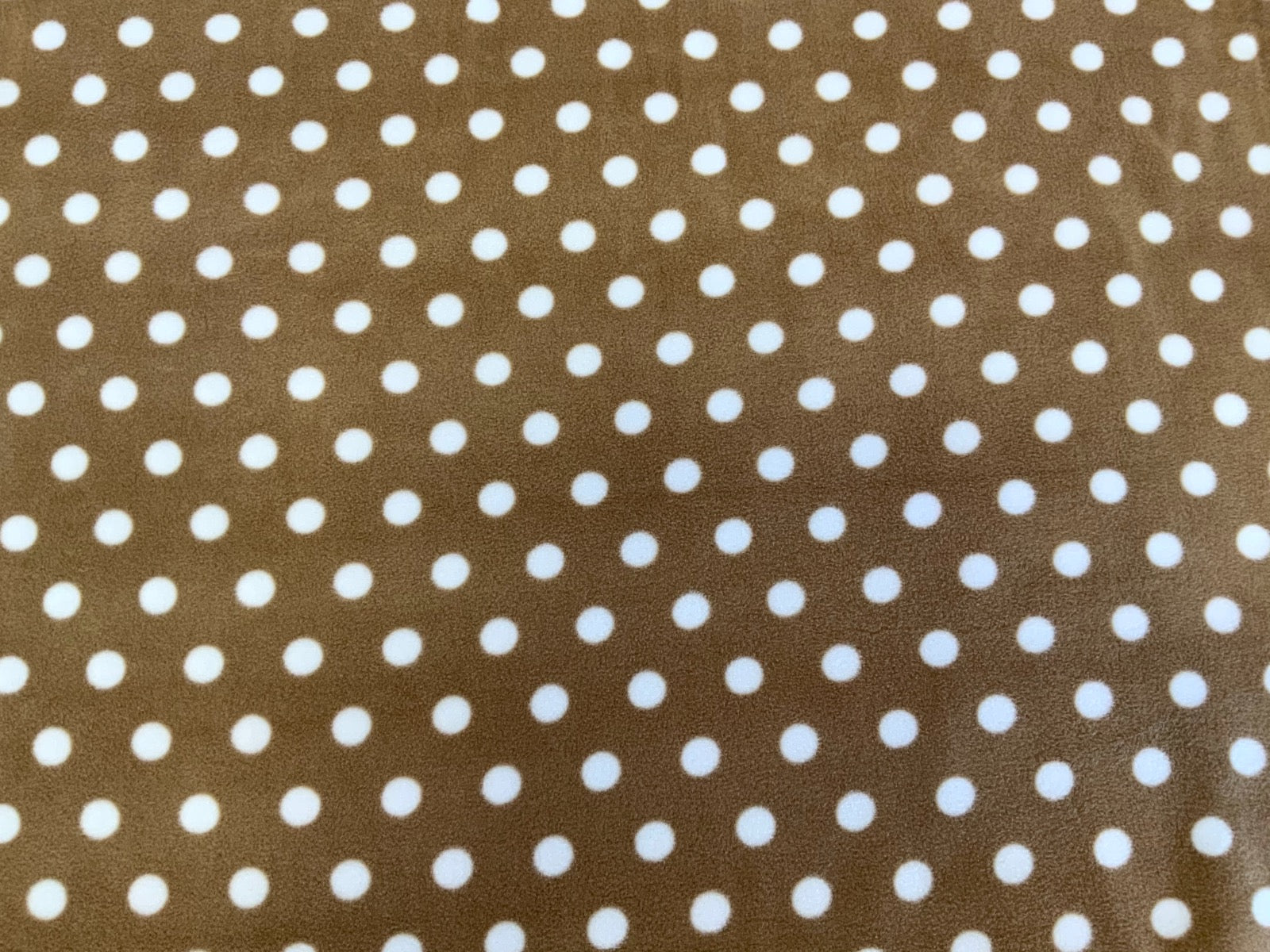 C686 Spotty Fleece Camel