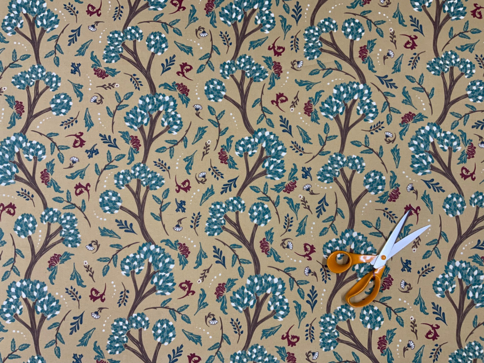 T468 Morris Trees Gold Green Red Brown