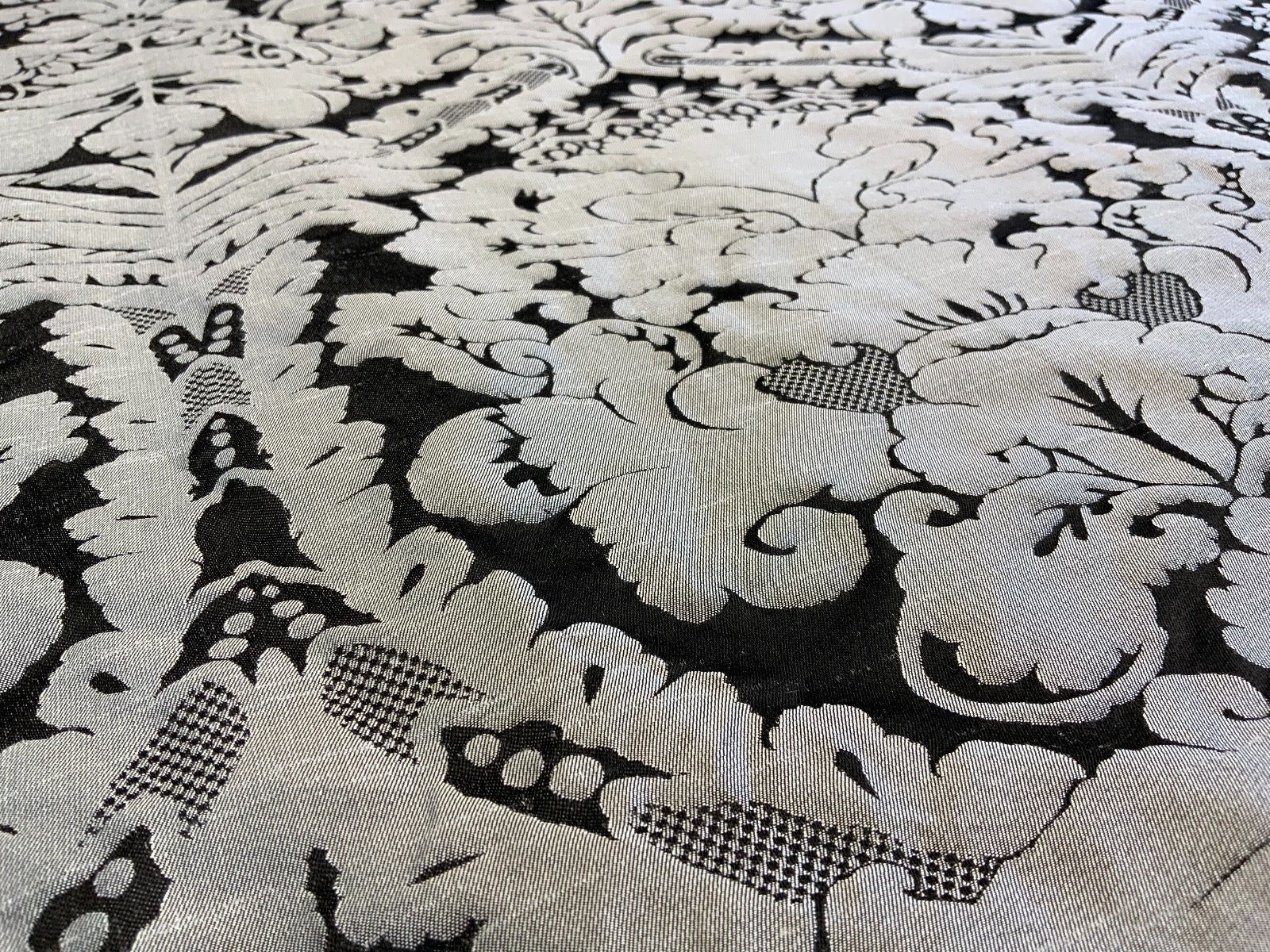 Dutch Damask Black Pewter T457