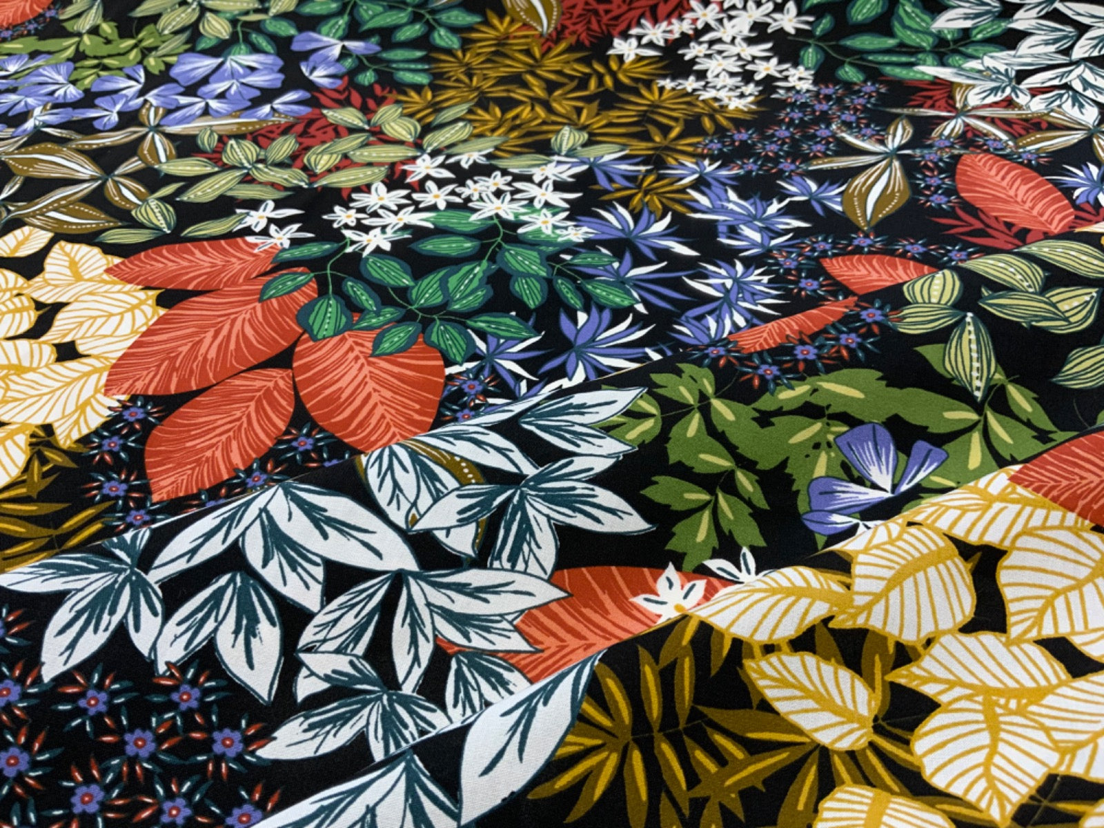 H325 Fallen Flowers Noir