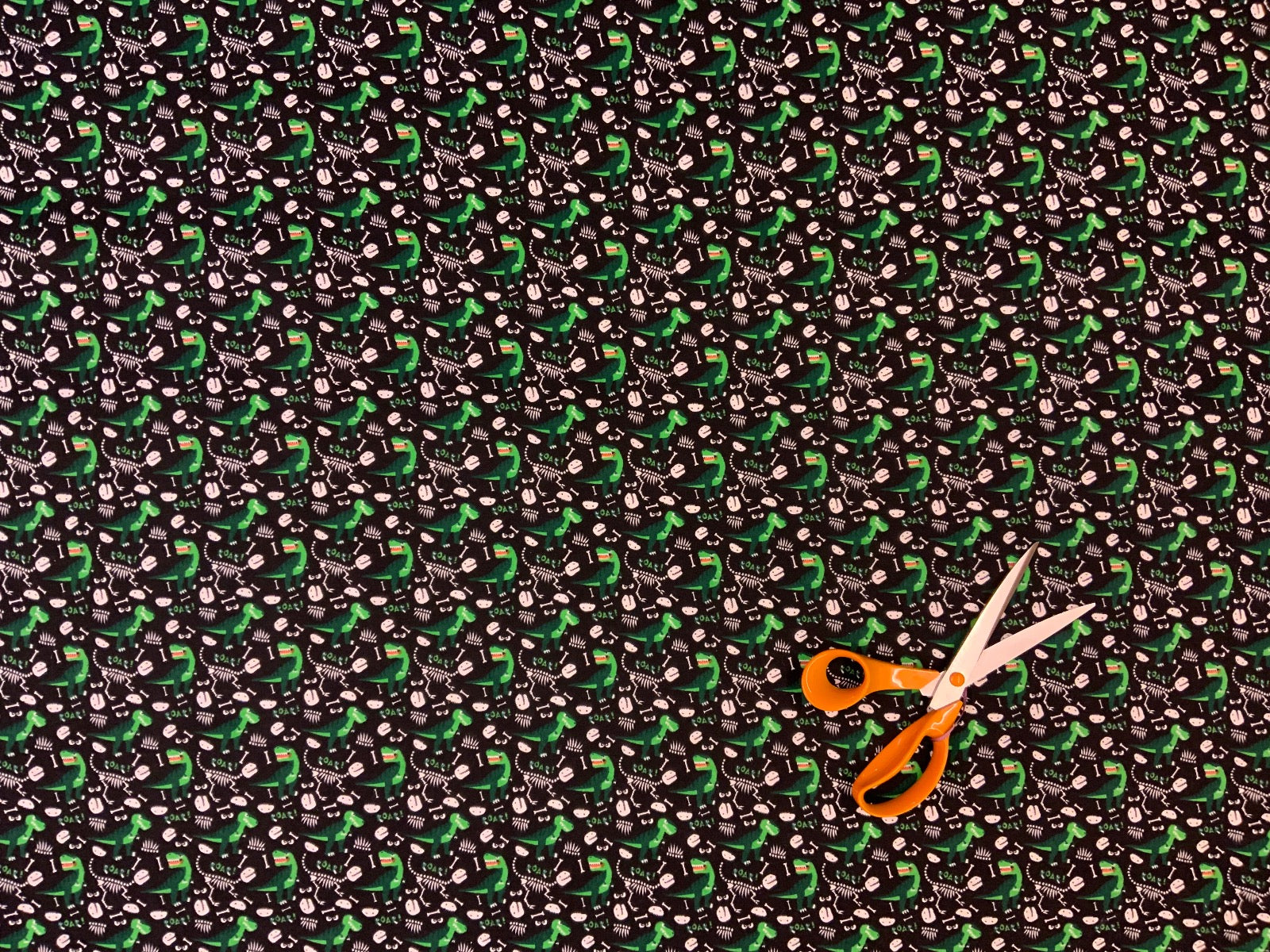 I409 Dino Roar Brushed Cotton Flannel Black