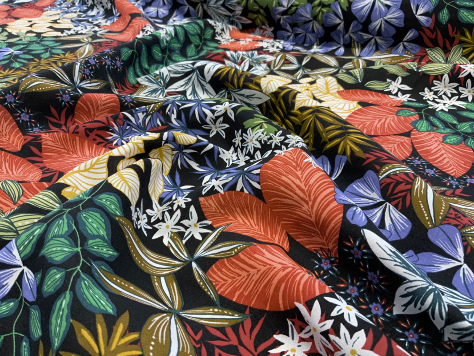 H325 Fallen Flowers Noir