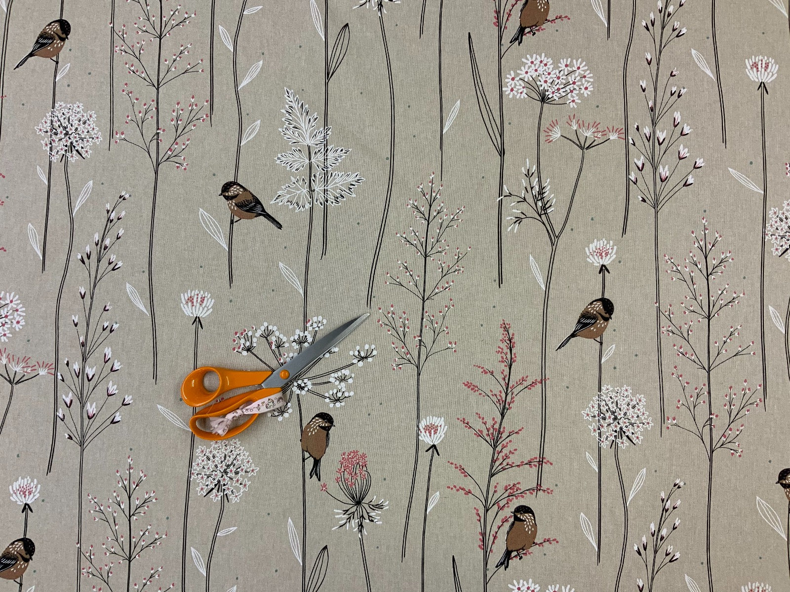 T374 Finch and flowers Linen