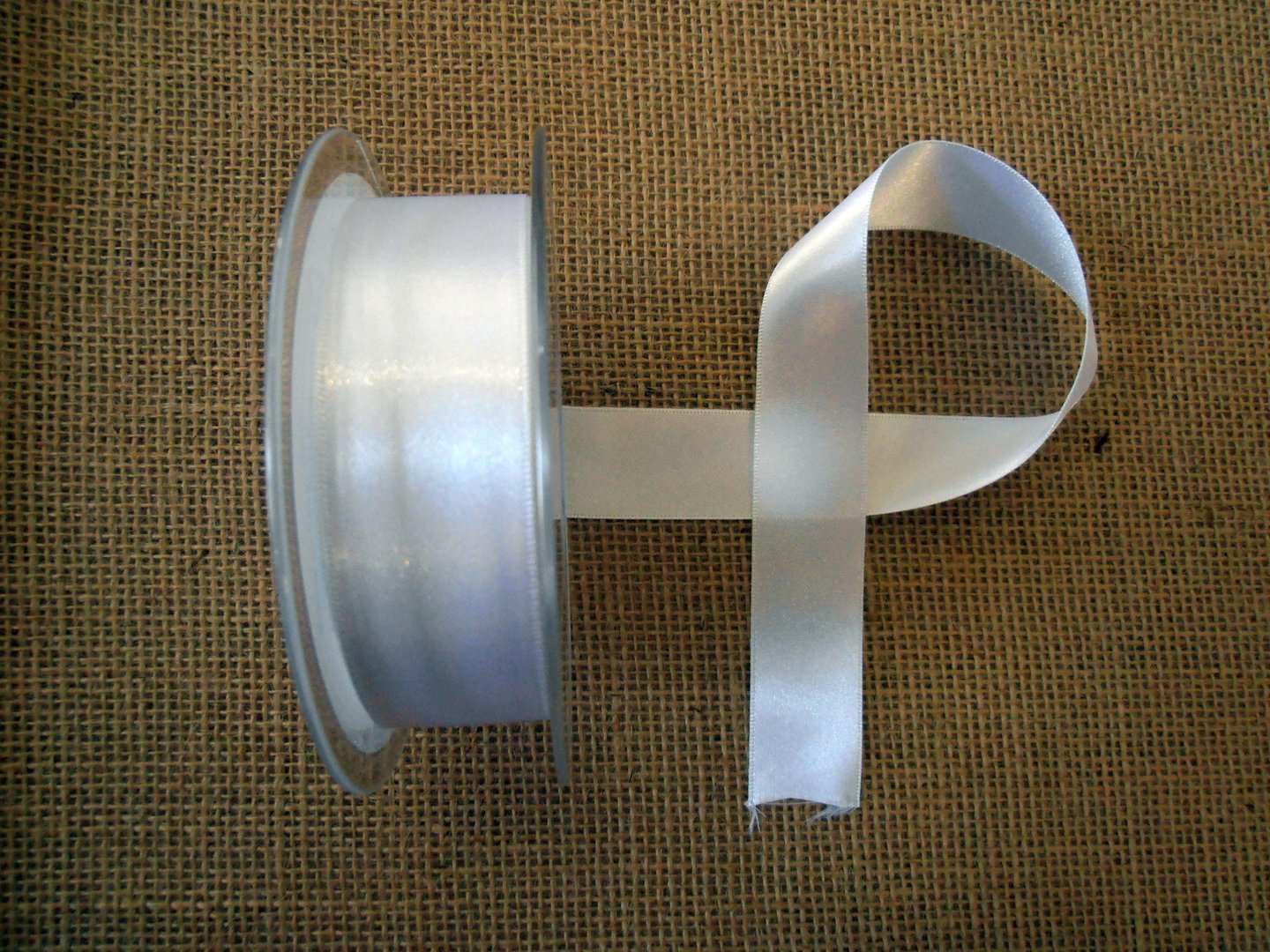 25mm Satin Ribbon White col 1