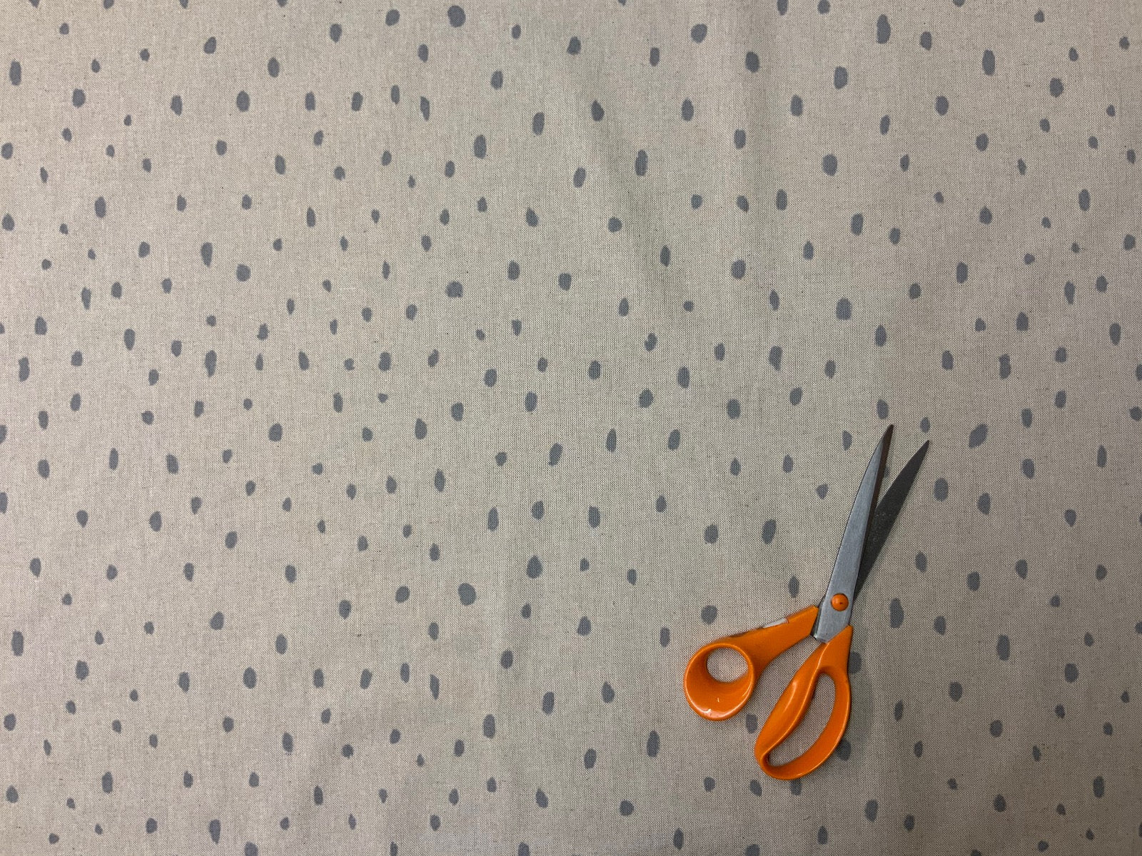 S96 Grey Linen Spotty Paint