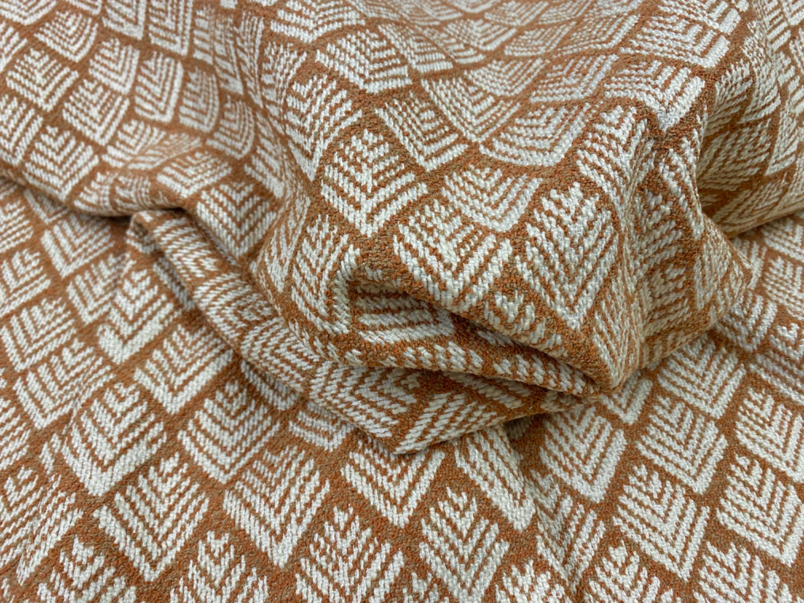 S251 Oslo Leaf Chestnut