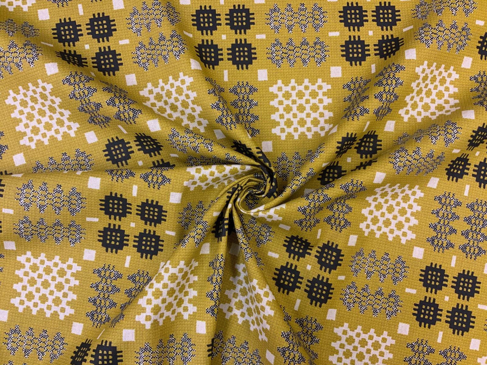 S64 Gold Linen Look Welsh Blanket Print