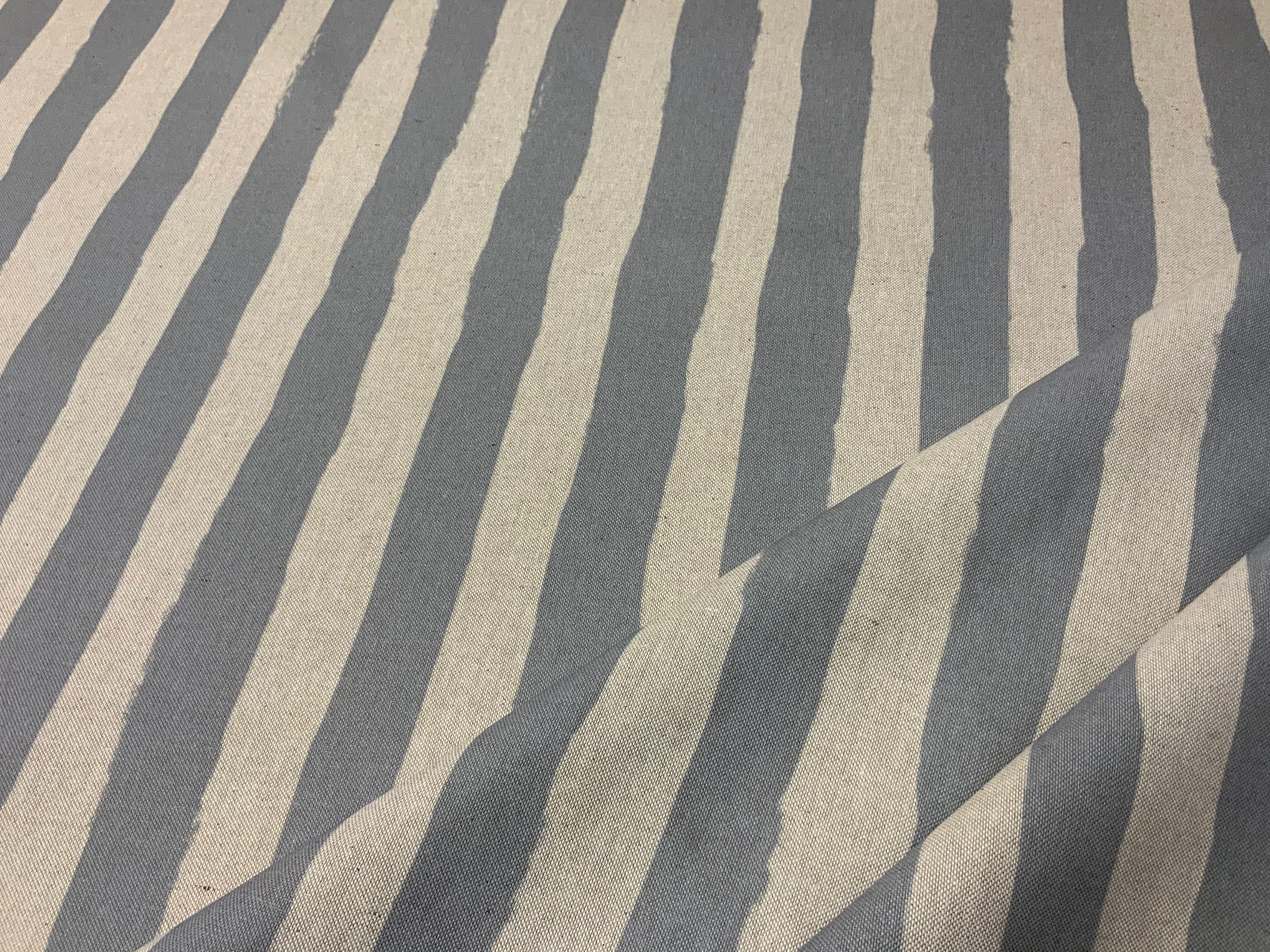 S95 Grey Linen Paint Stripe