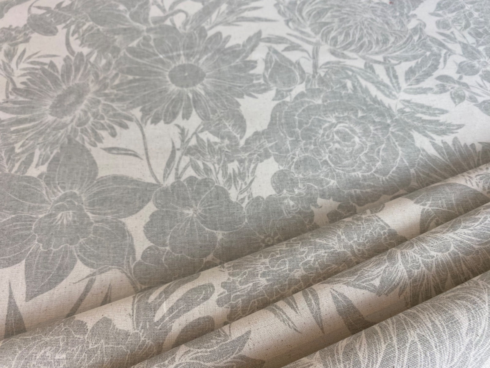 Vintage Flowers French Grey S257