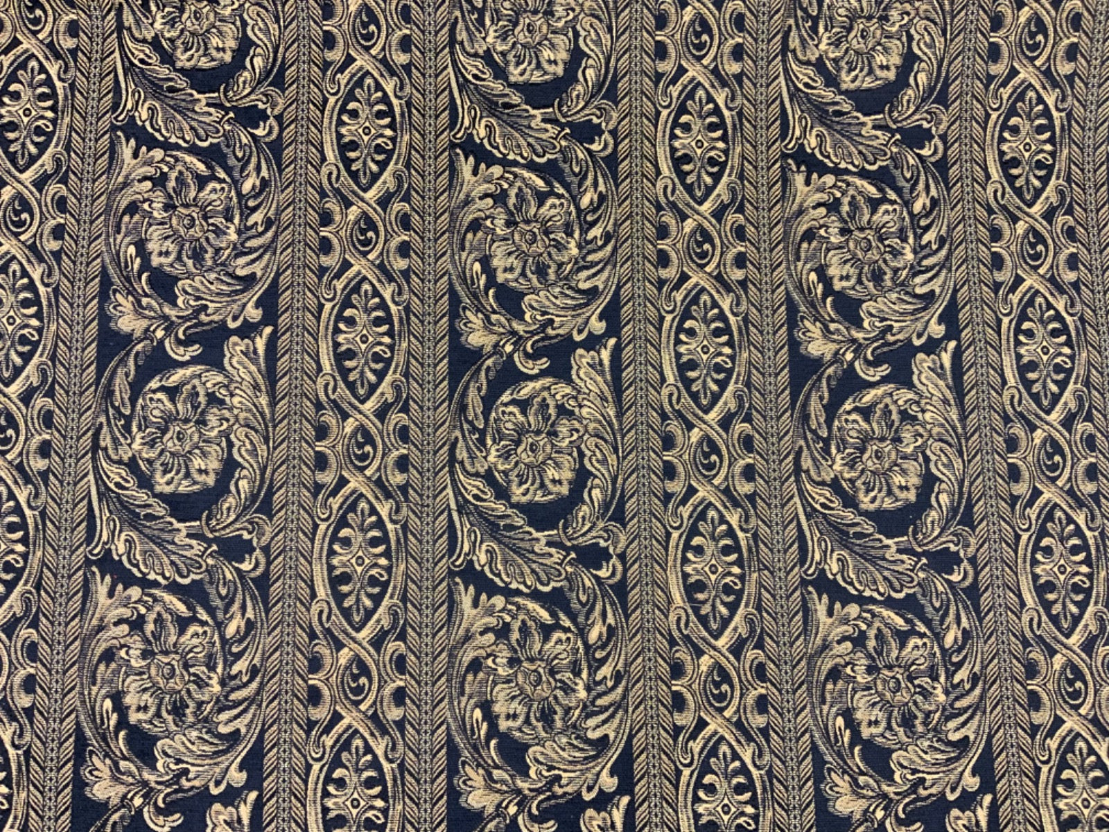 Tex Ex 2671 FR Chenille Floral Chain Tapestry