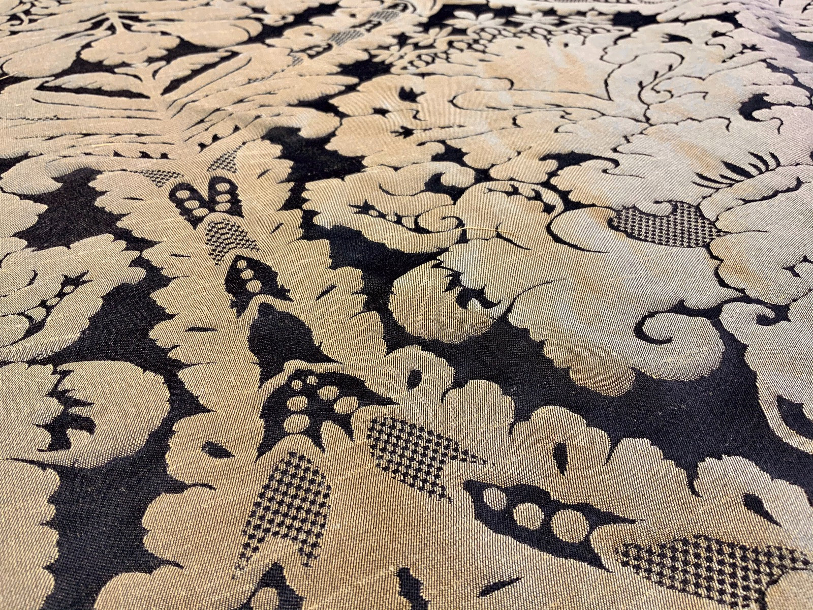 Dutch Damask Black Brass T452