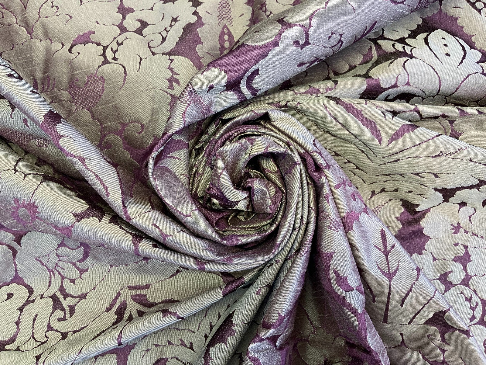 Dutch Damask Plum Gold T455