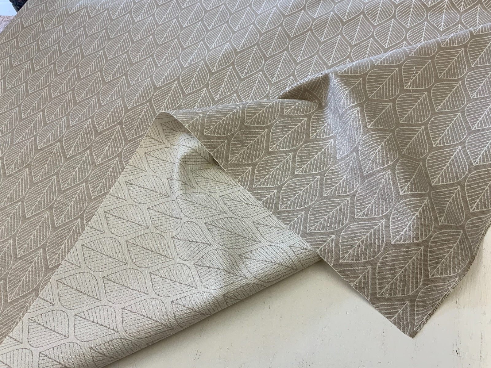 Scandi Woven Leaves Natural T404