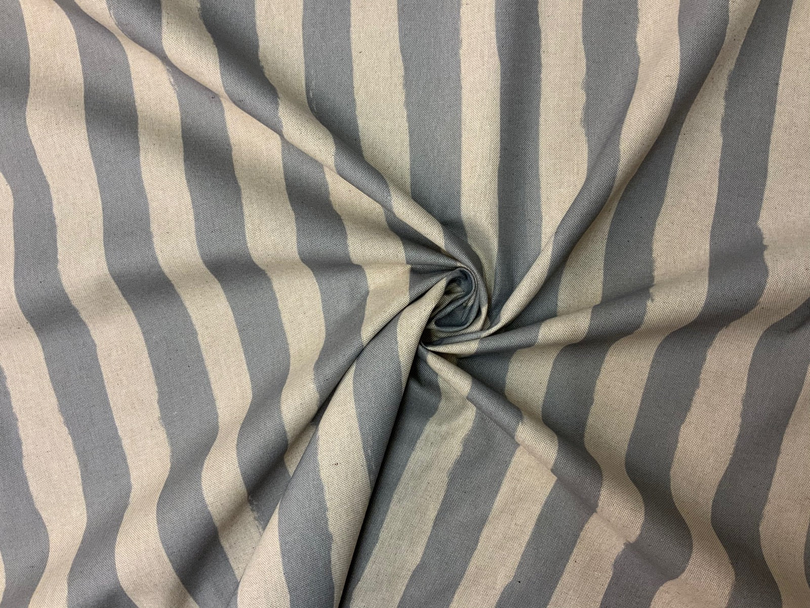 S95 Grey Linen Paint Stripe