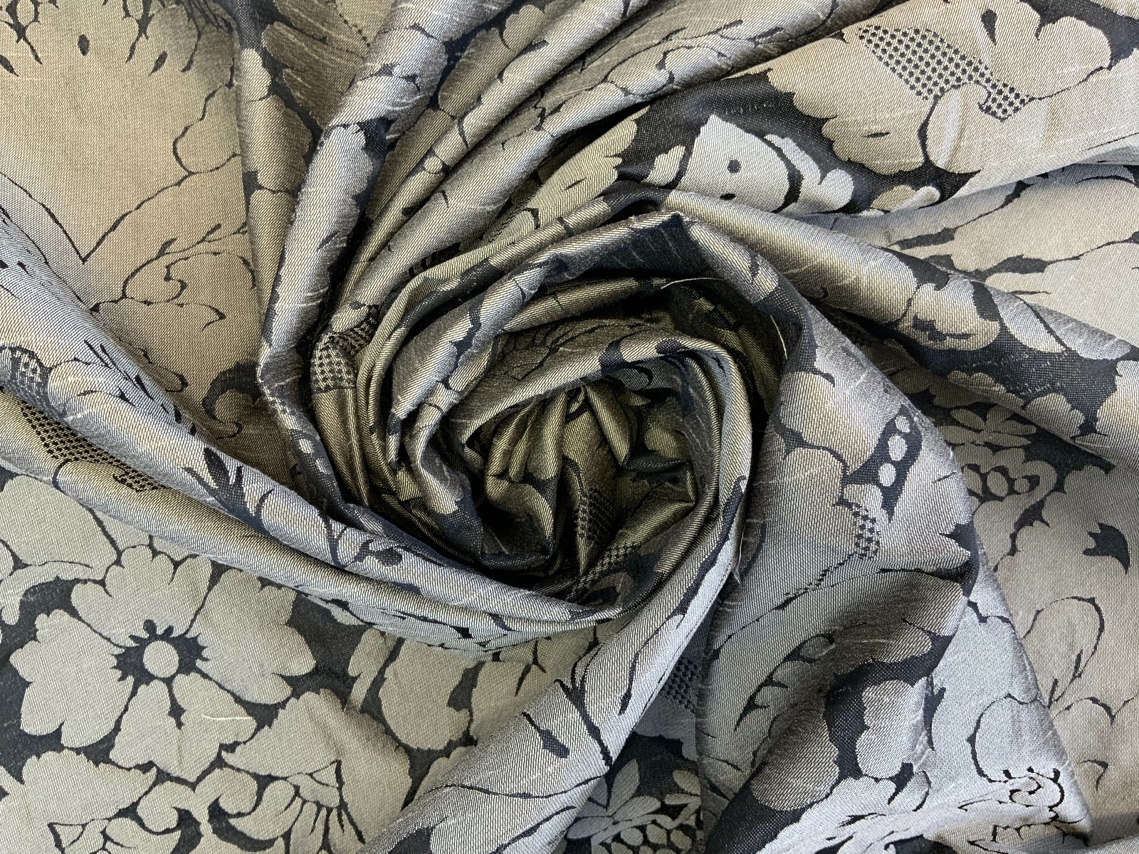 Dutch Damask Black Cream T454