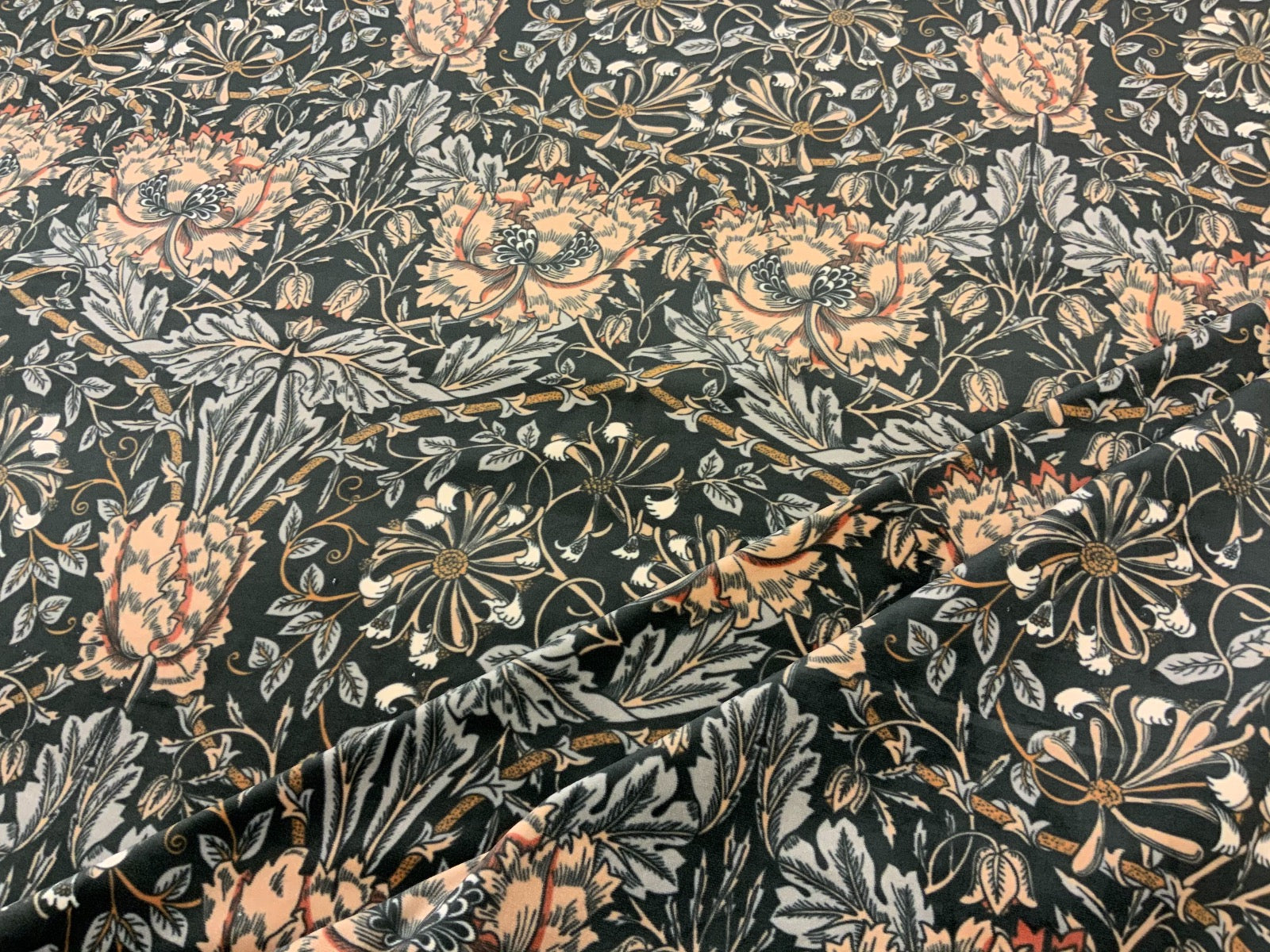 Stoneywell Floral Velvet T400