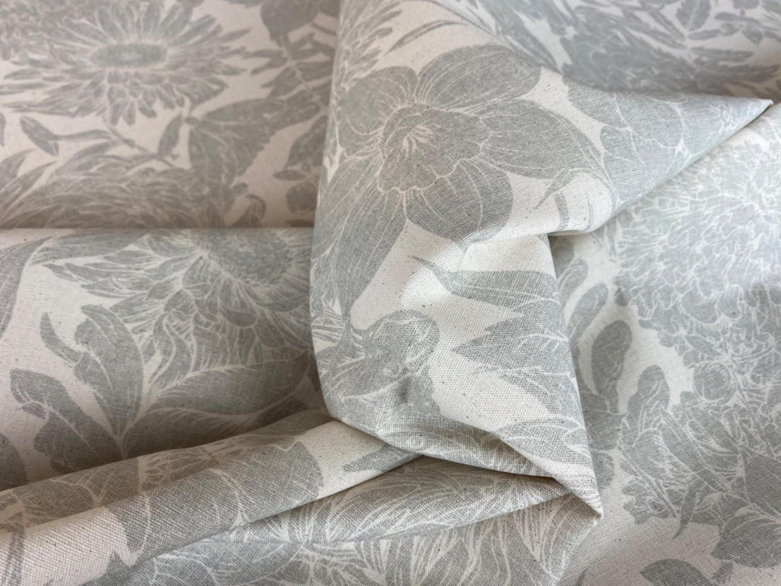 Vintage Flowers French Grey S257