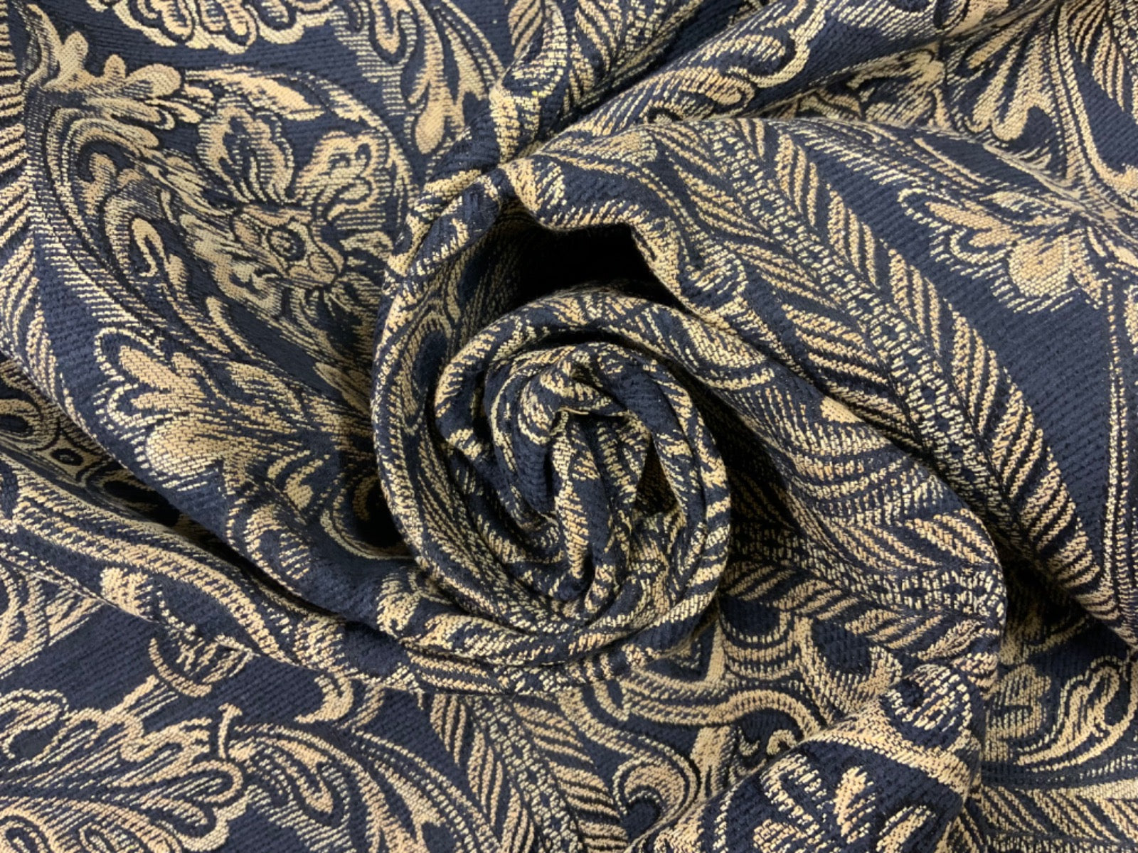 Tex Ex 2671 FR Chenille Floral Chain Tapestry