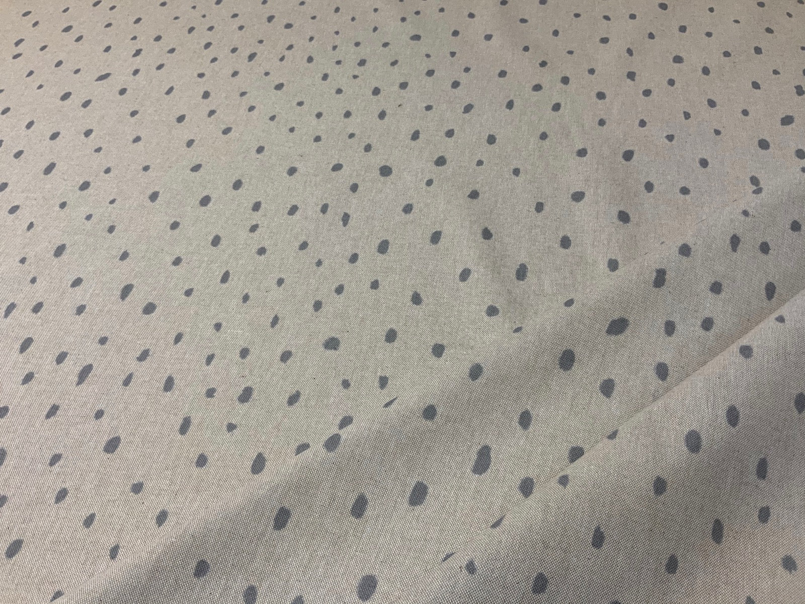 S96 Grey Linen Spotty Paint