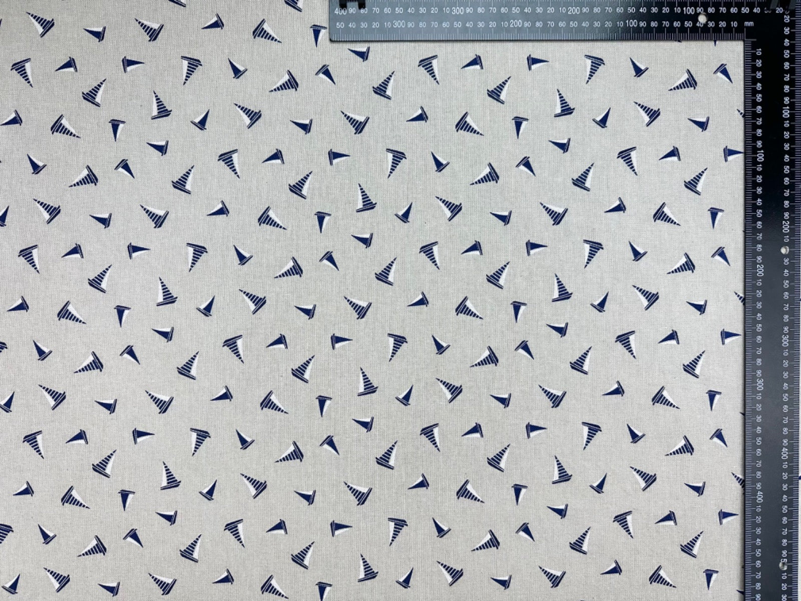 T532 Petit Sailing Boat Blue