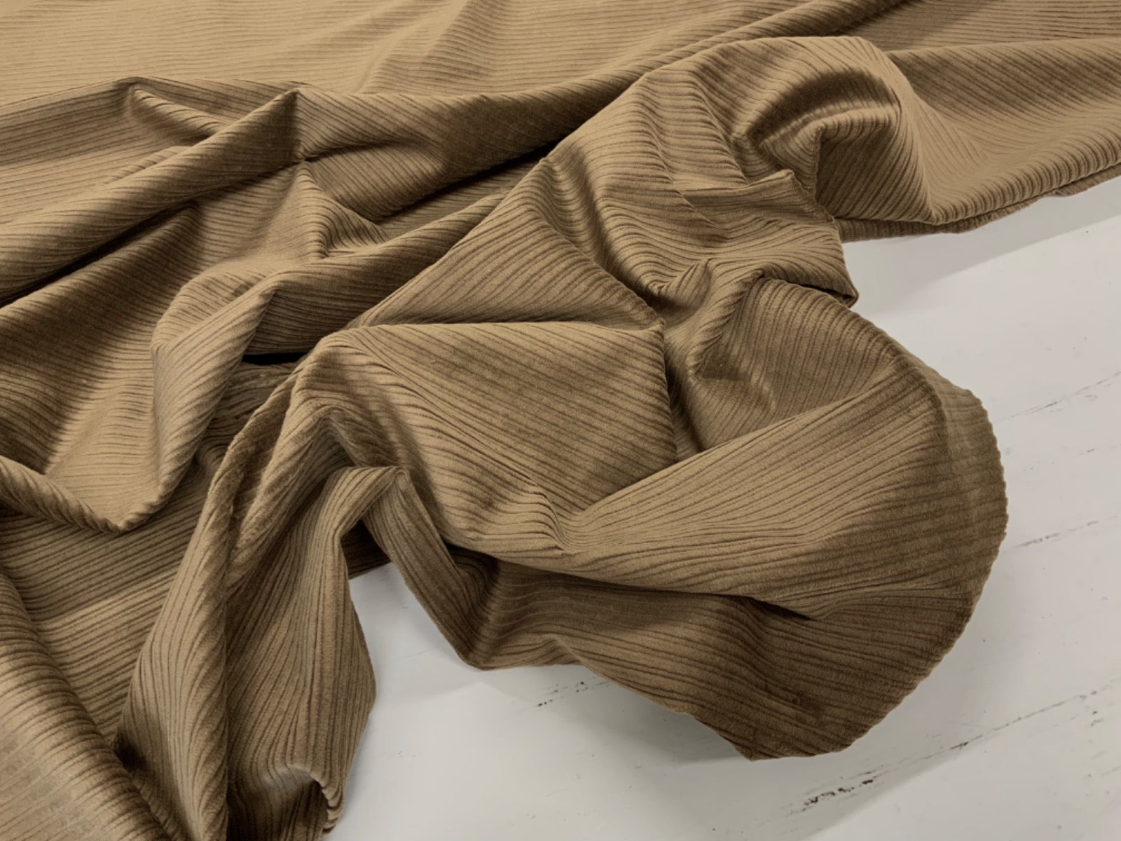F260 Ex Designer 4-Wale Stretch Jumbo Corduroy Chocolate