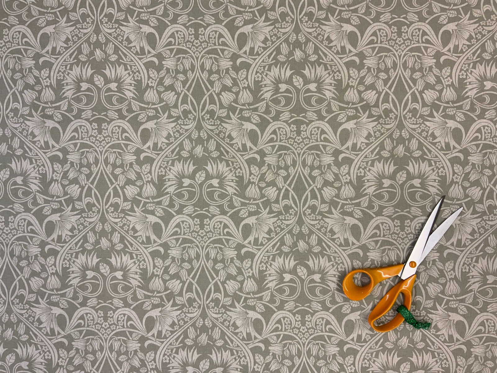 S189 Trailing Thistle Smoke