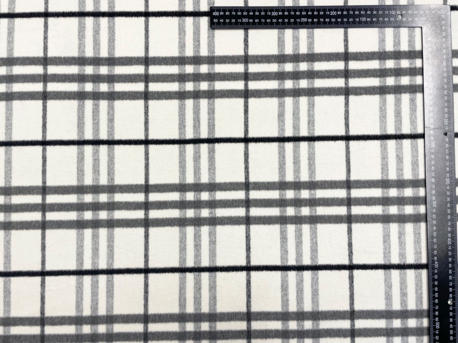 Yeti Tartan Wool Touch Monochrome F346