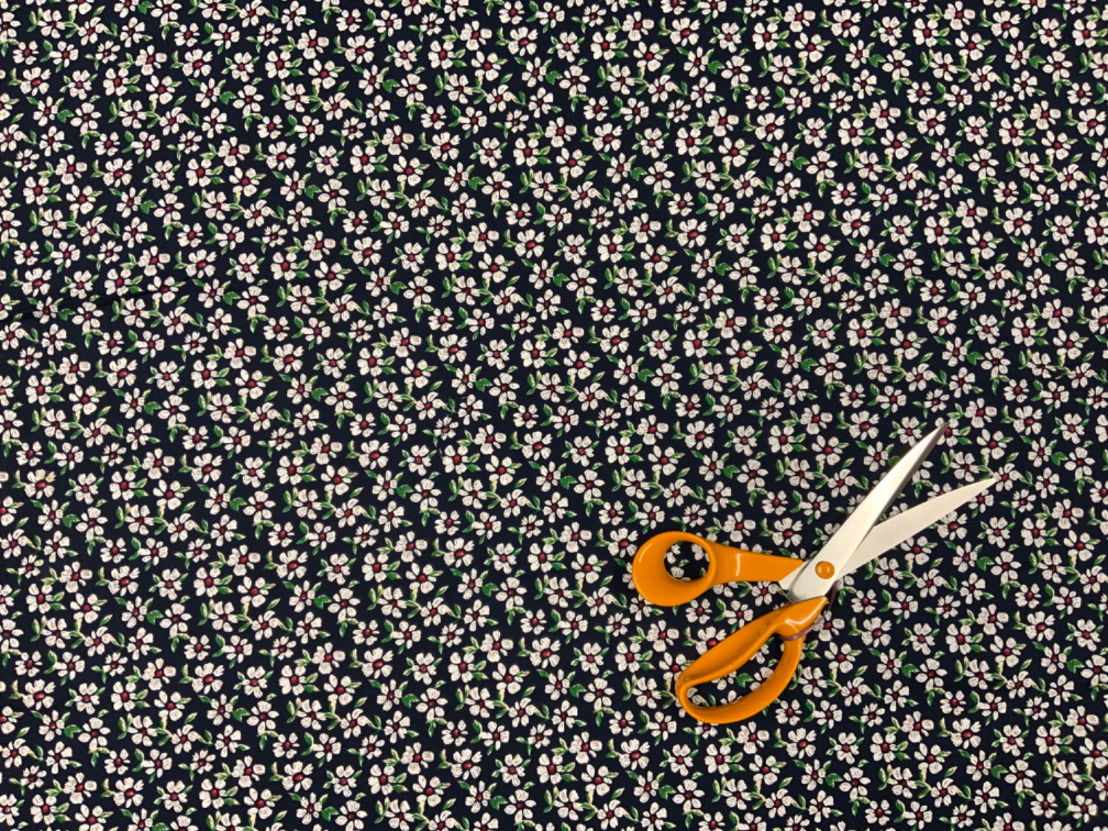 Tex Ex 2670 Daisy Chains Floral Cotton Lawn Navy