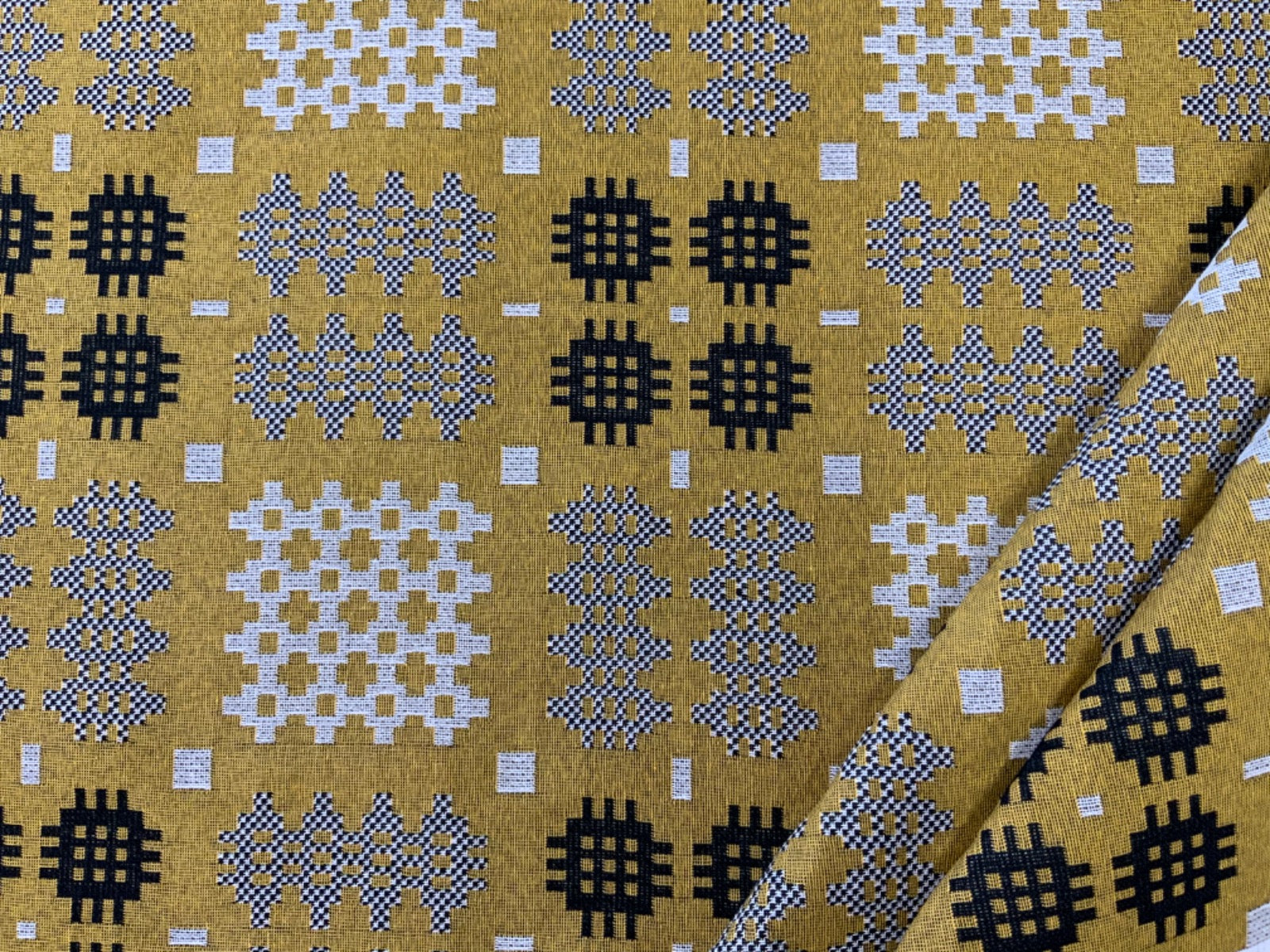 S227 Welsh Blanket Tapestry Antique