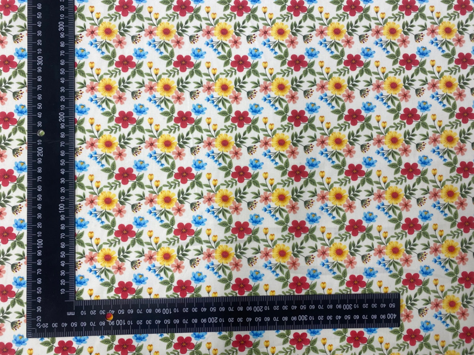 C752 Flower Patch Cotton Poplin White, Multi