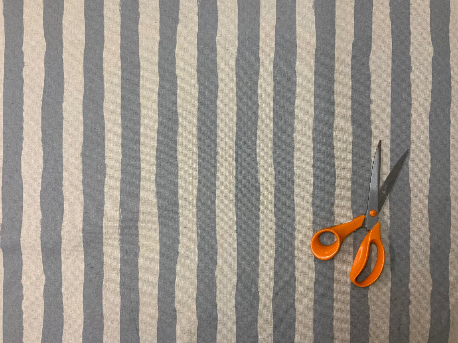 S95 Grey Linen Paint Stripe