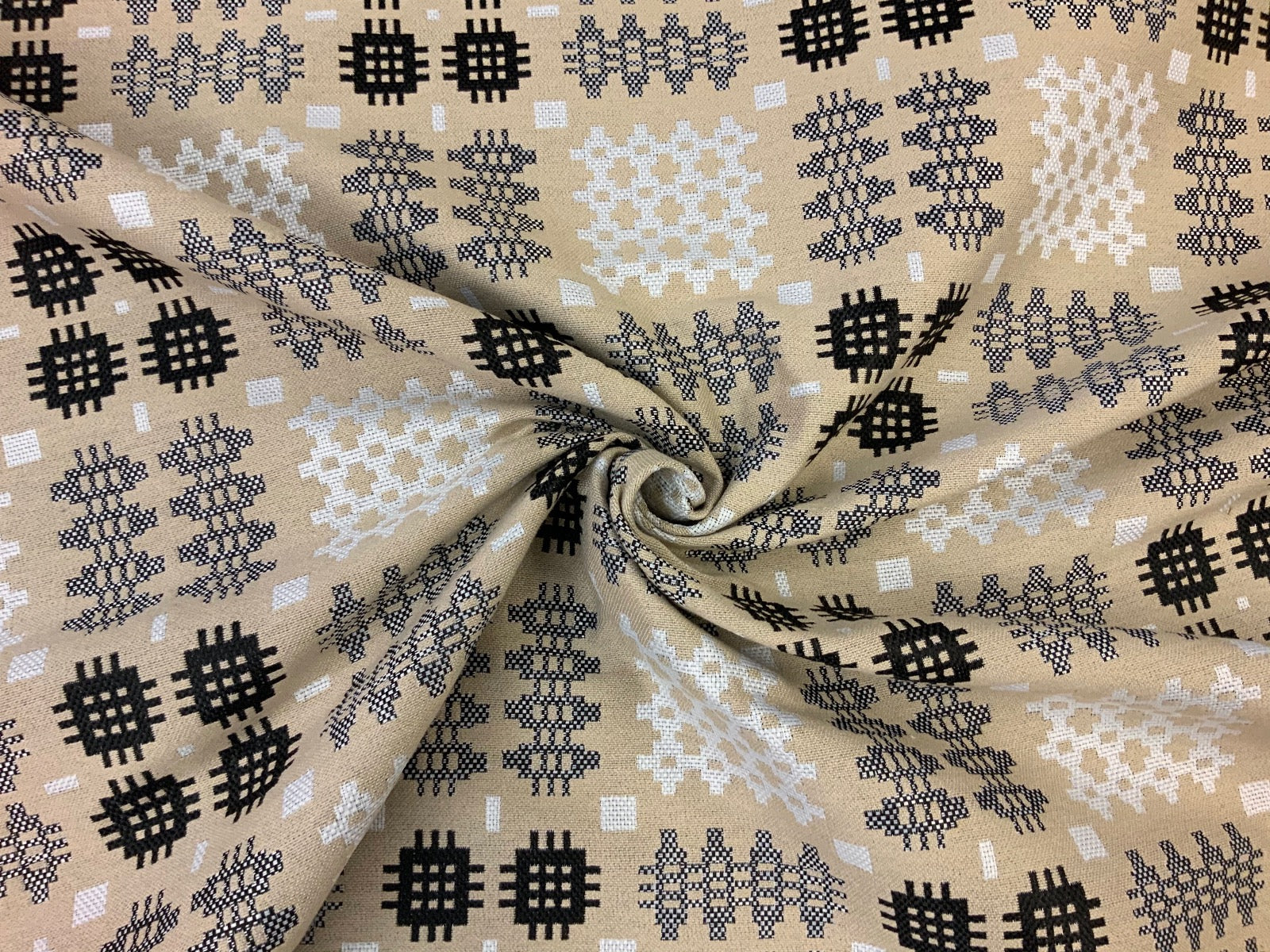 R49 Welsh Blanket Tapestry Beige