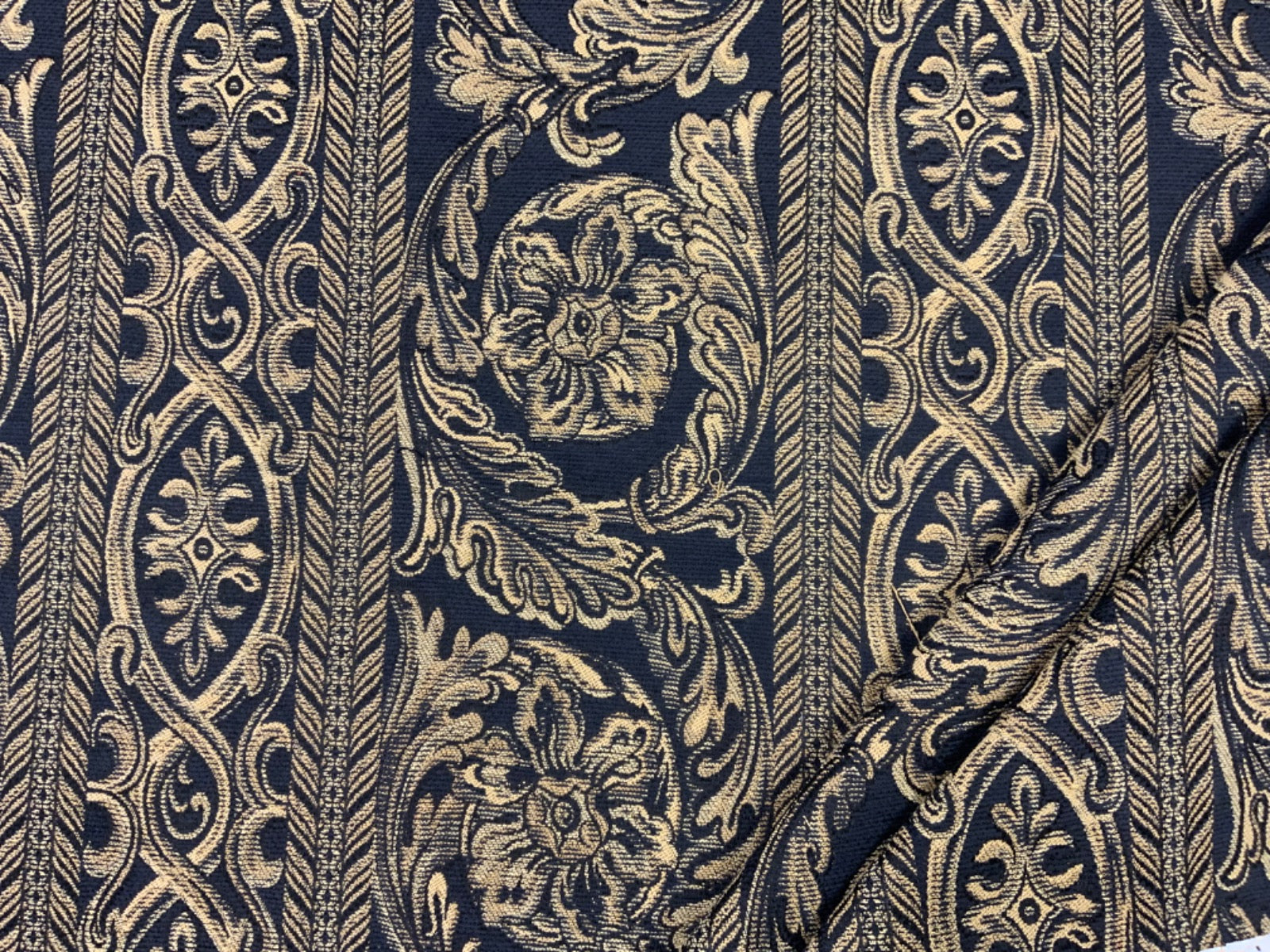 Tex Ex 2671 FR Chenille Floral Chain Tapestry