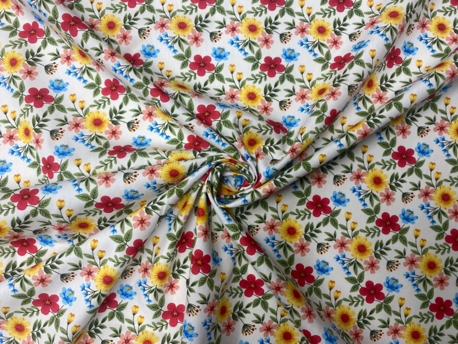 C752 Flower Patch Cotton Poplin White, Multi