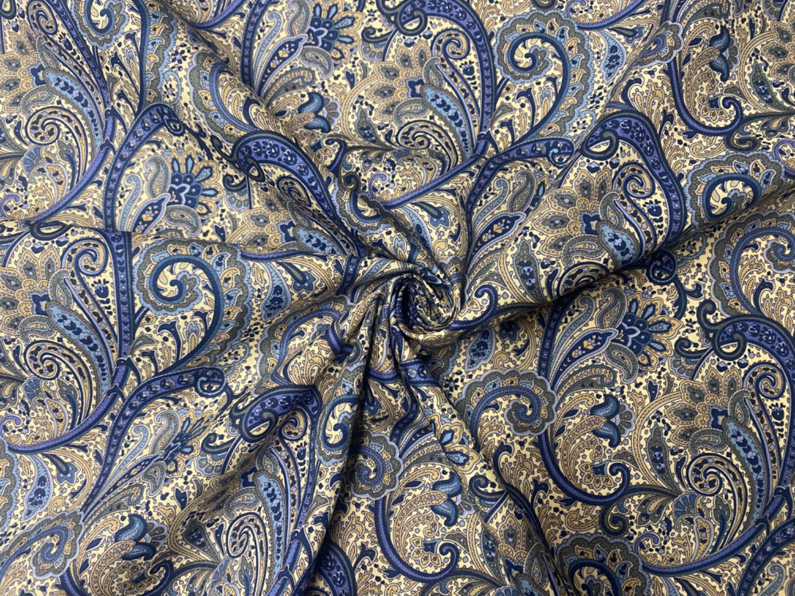 C753 Twisting paisley Cotton Poplin Blue Multi