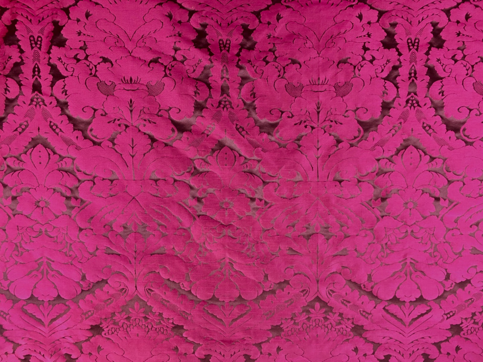 T524 Dutch Damask Deep Pink