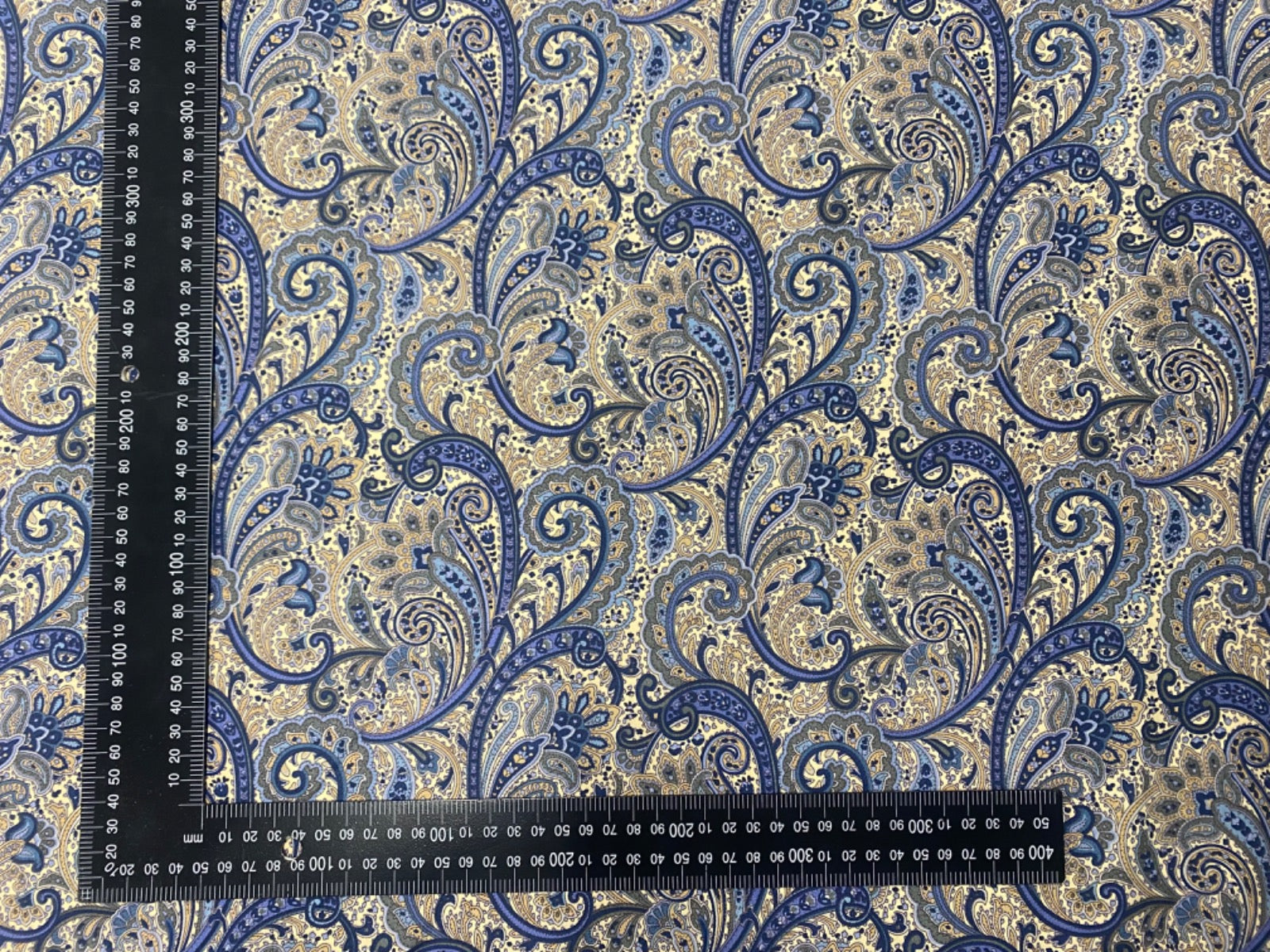 C753 Twisting paisley Cotton Poplin Blue Multi