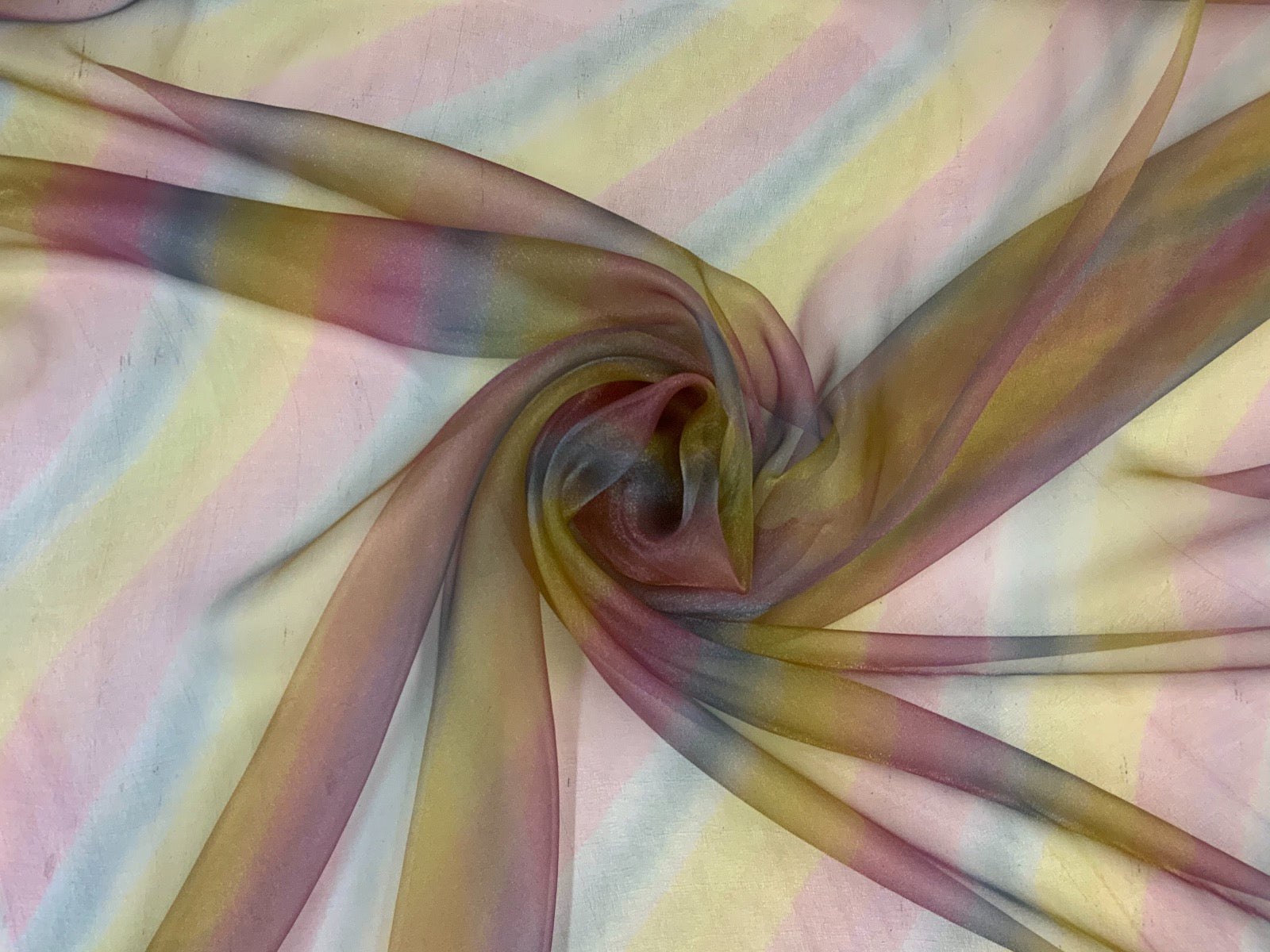 F149 Rainbow Organza