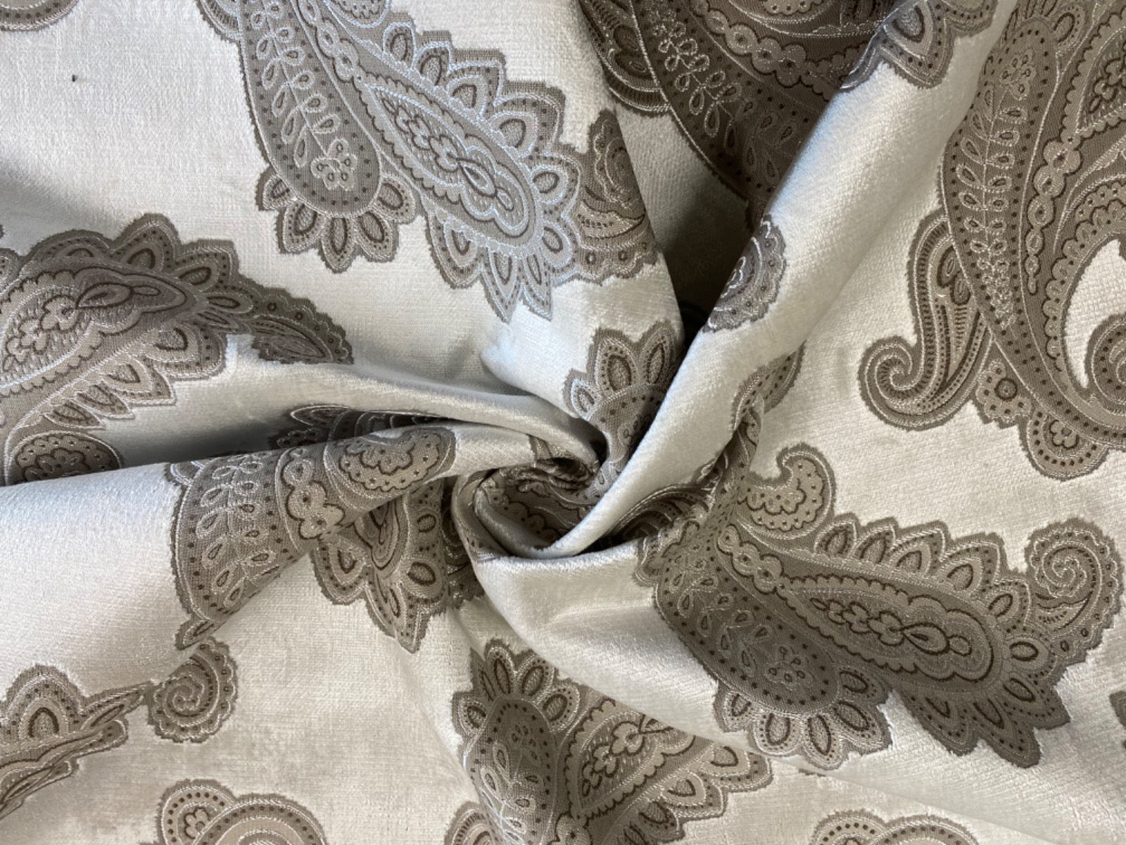 Tex Ex 2707 FR White Cut Paisley Velvet