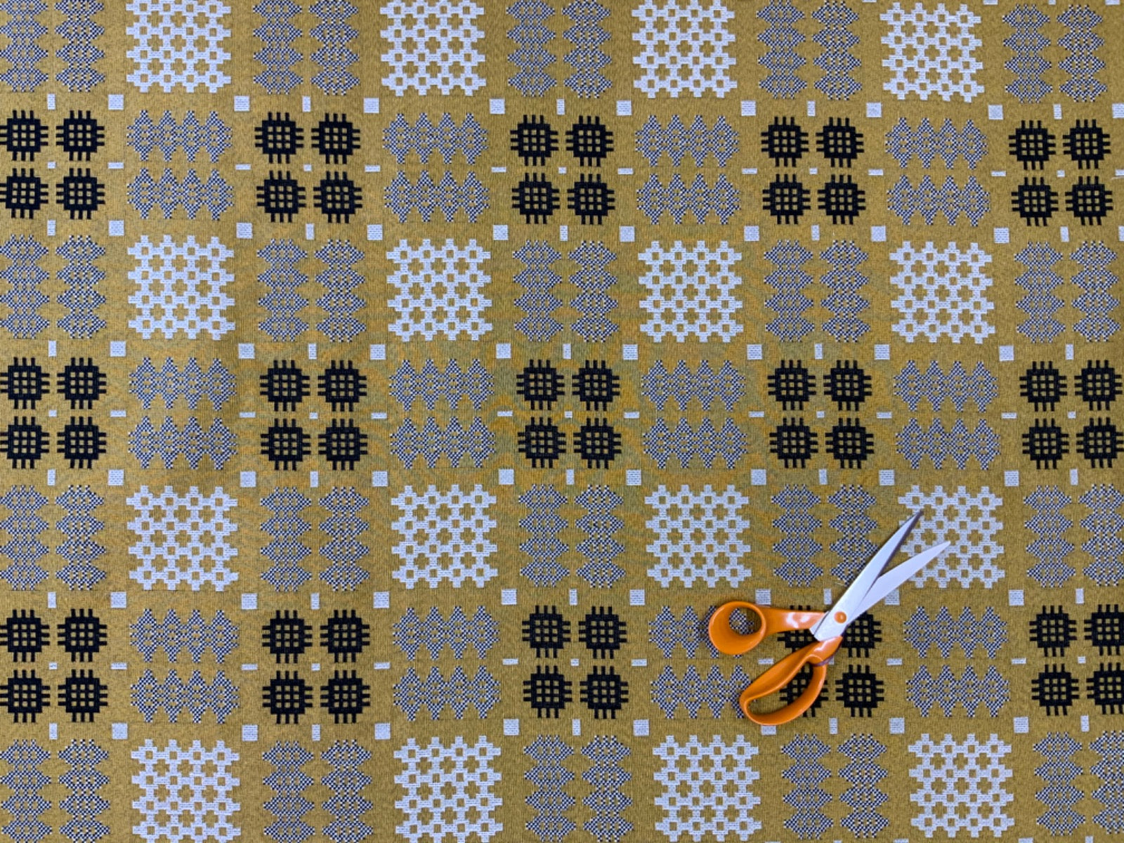 S227 Welsh Blanket Tapestry Antique