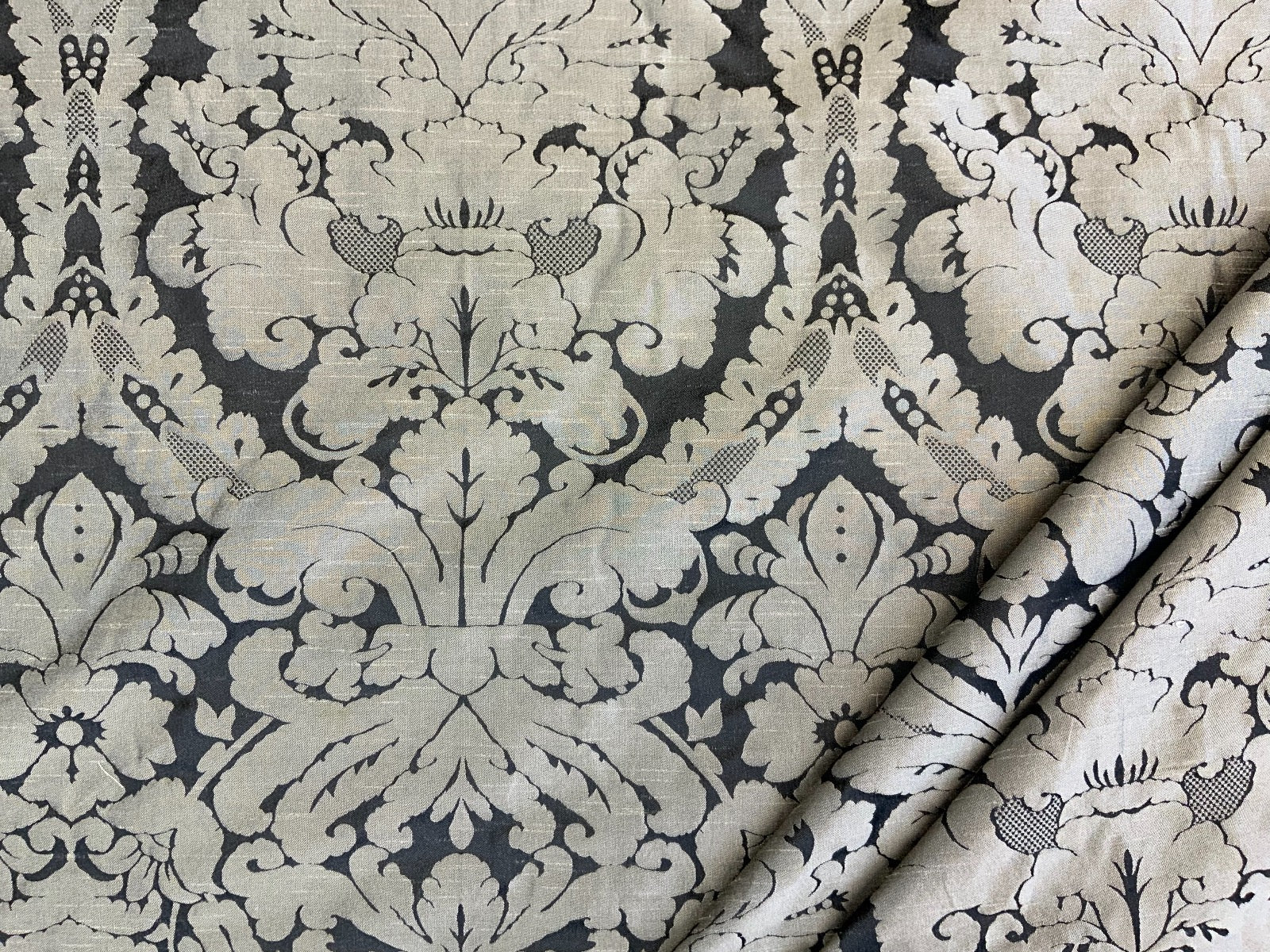 Dutch Damask Black Cream T454