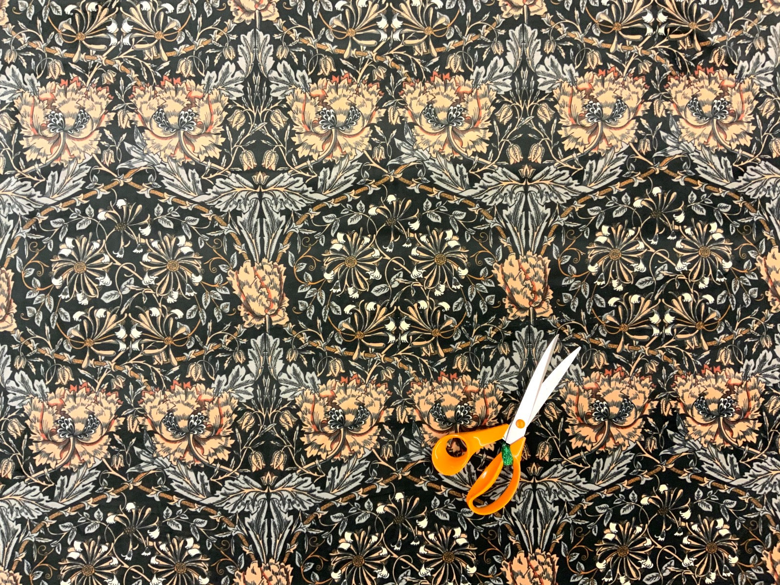 Stoneywell Floral Velvet T400