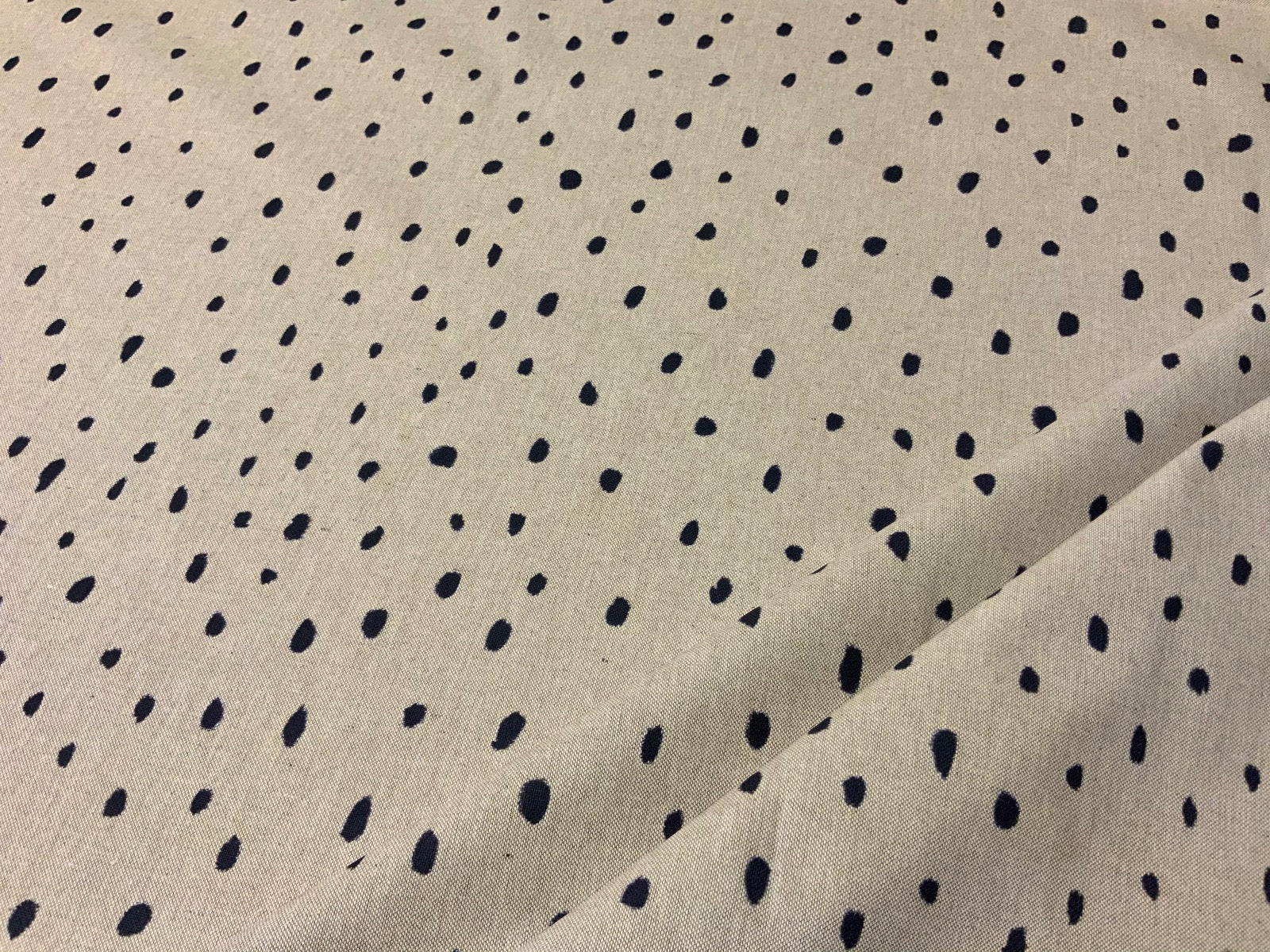 S98 Navy Linen Spotty Paint