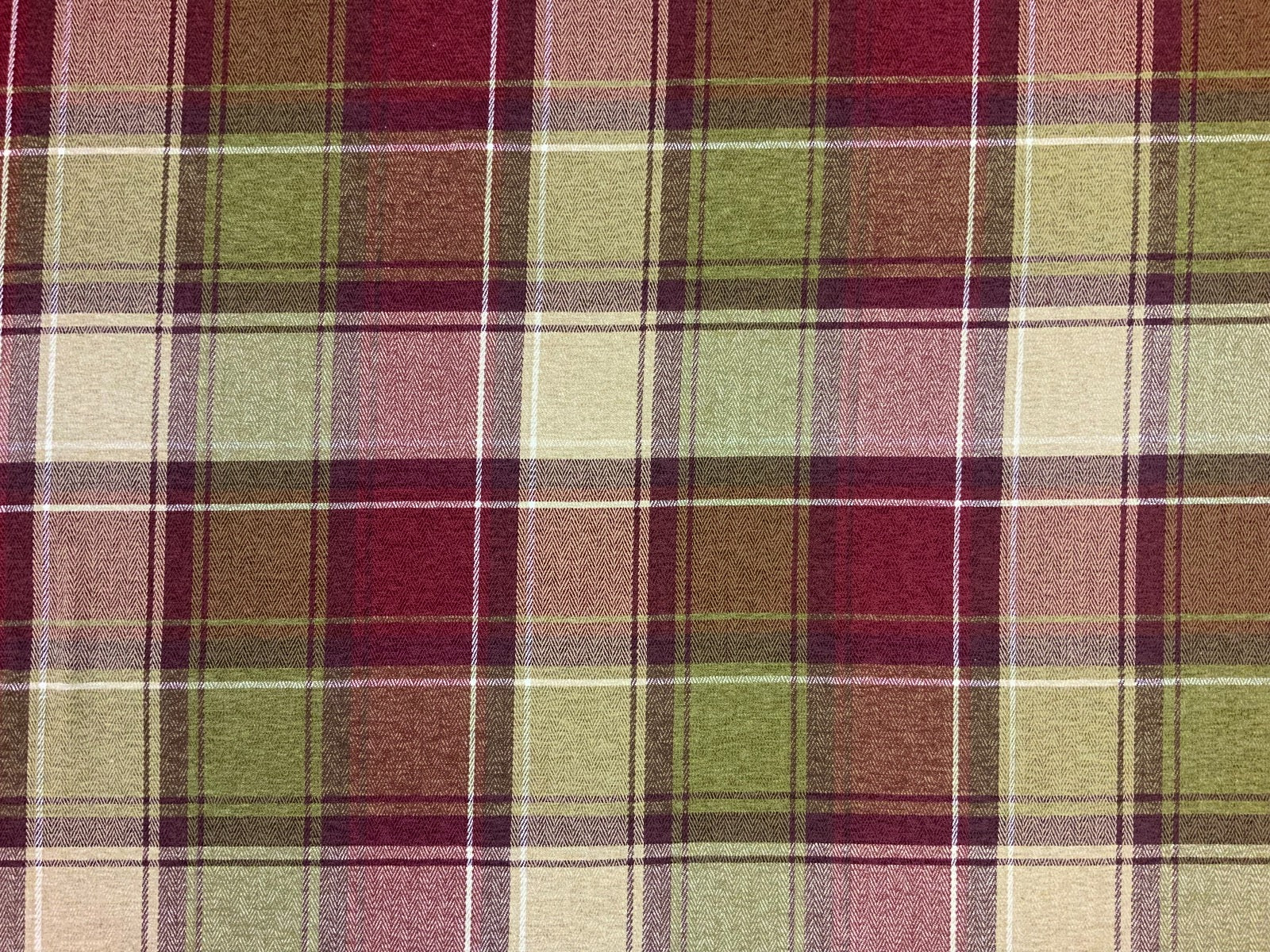 ILiv Argyle Tartan Claret