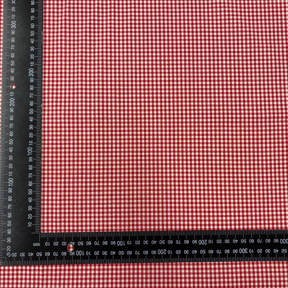 C750 3mm Red Woven Cotton Gingham Fabric Scale