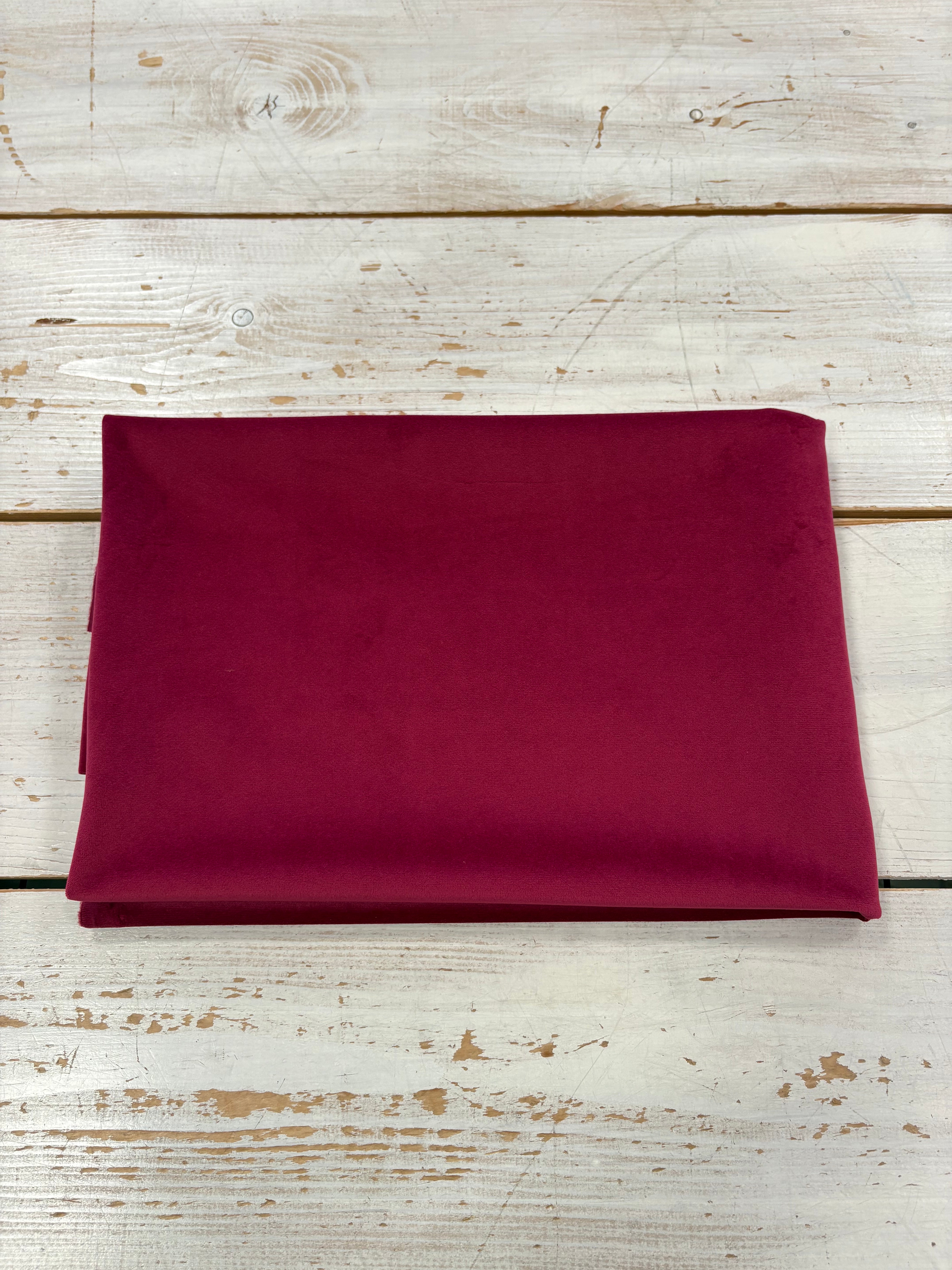 REM 4 - Alvar velvet fuchsia 80cm x 140cm