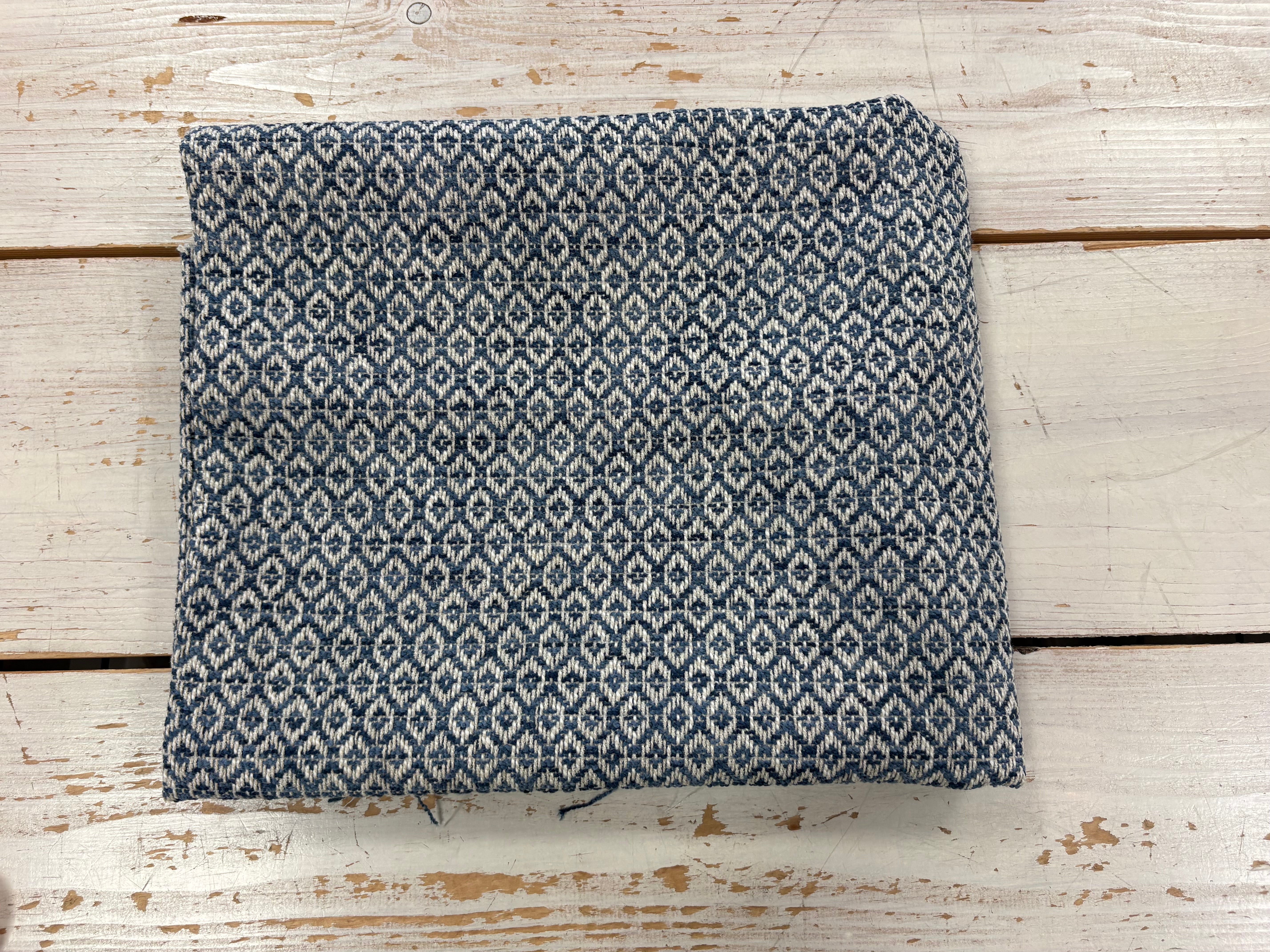REM 7 - Woven mini diamond 80cm x 140cm (RRP - £30pm)